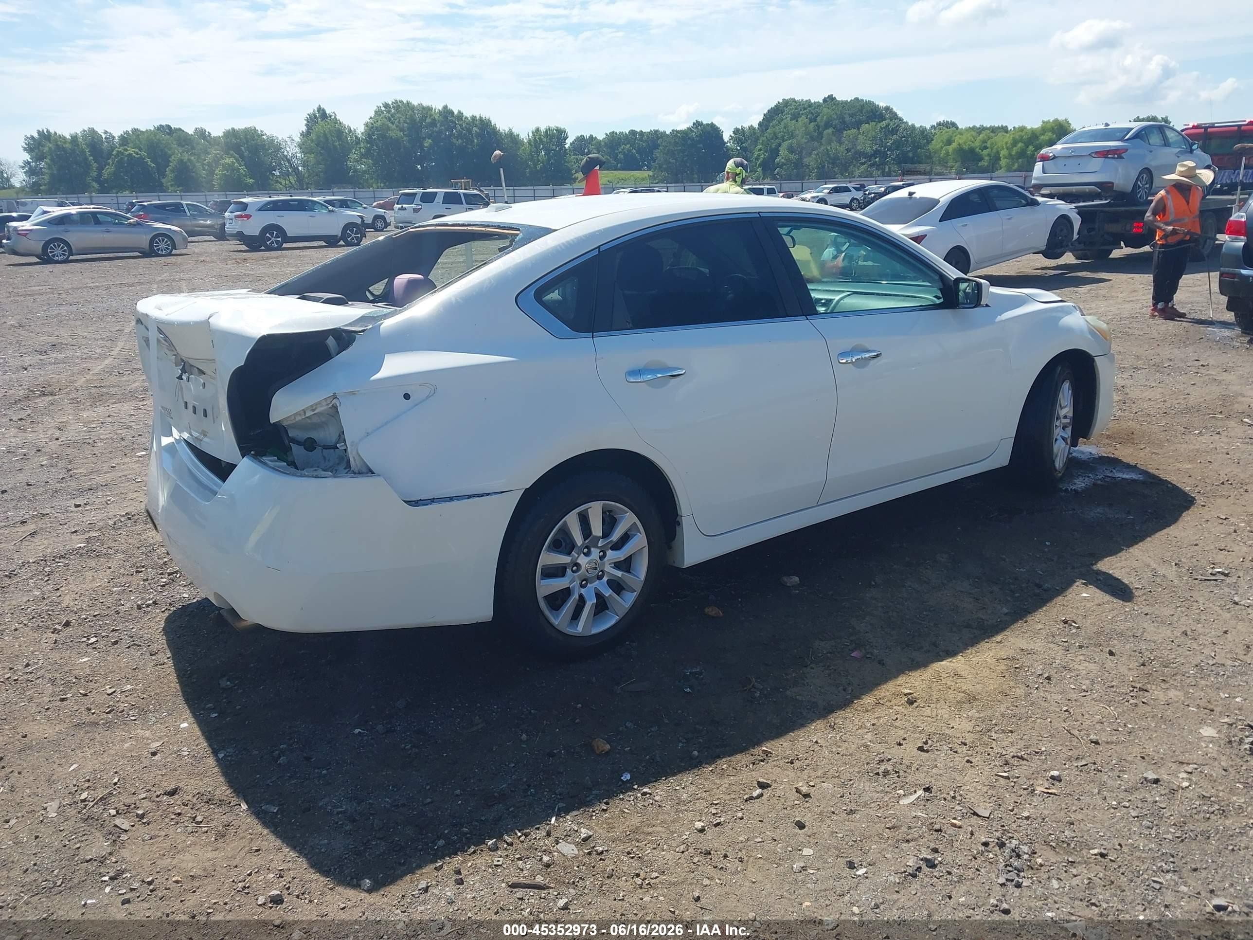 2015 Nissan Altima 2.5 S Белый vin: 1N4AL3AP2FN860394