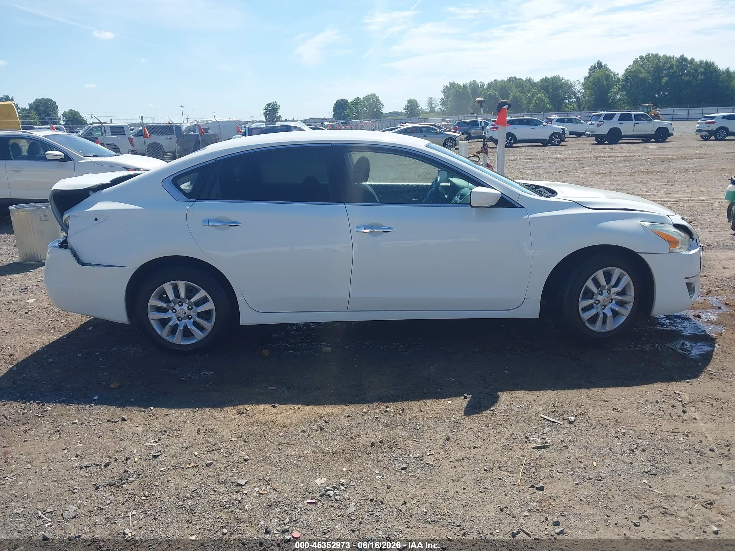 2015 Nissan Altima 2.5 S Белый vin: 1N4AL3AP2FN860394