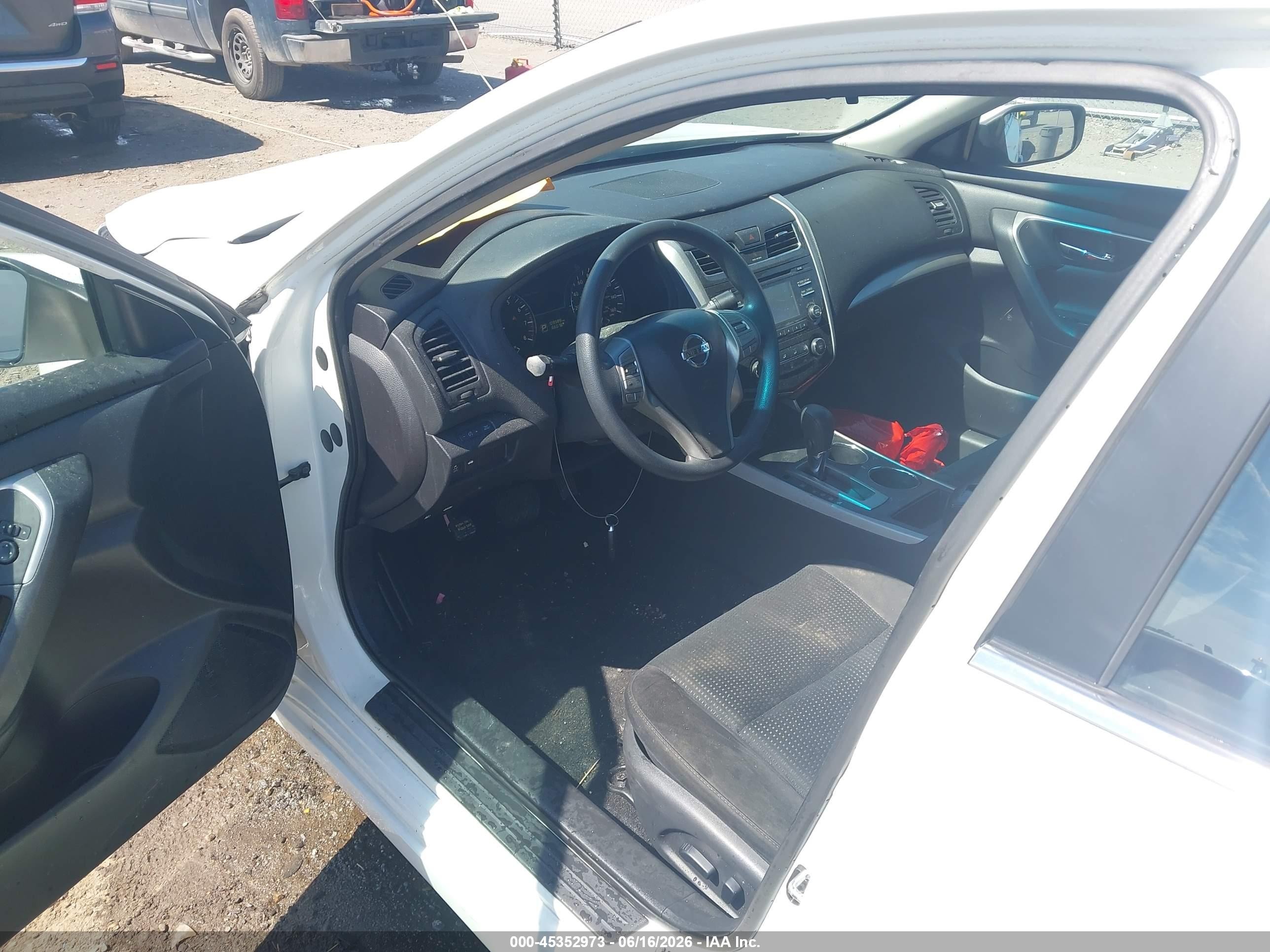 2015 Nissan Altima 2.5 S Белый vin: 1N4AL3AP2FN860394