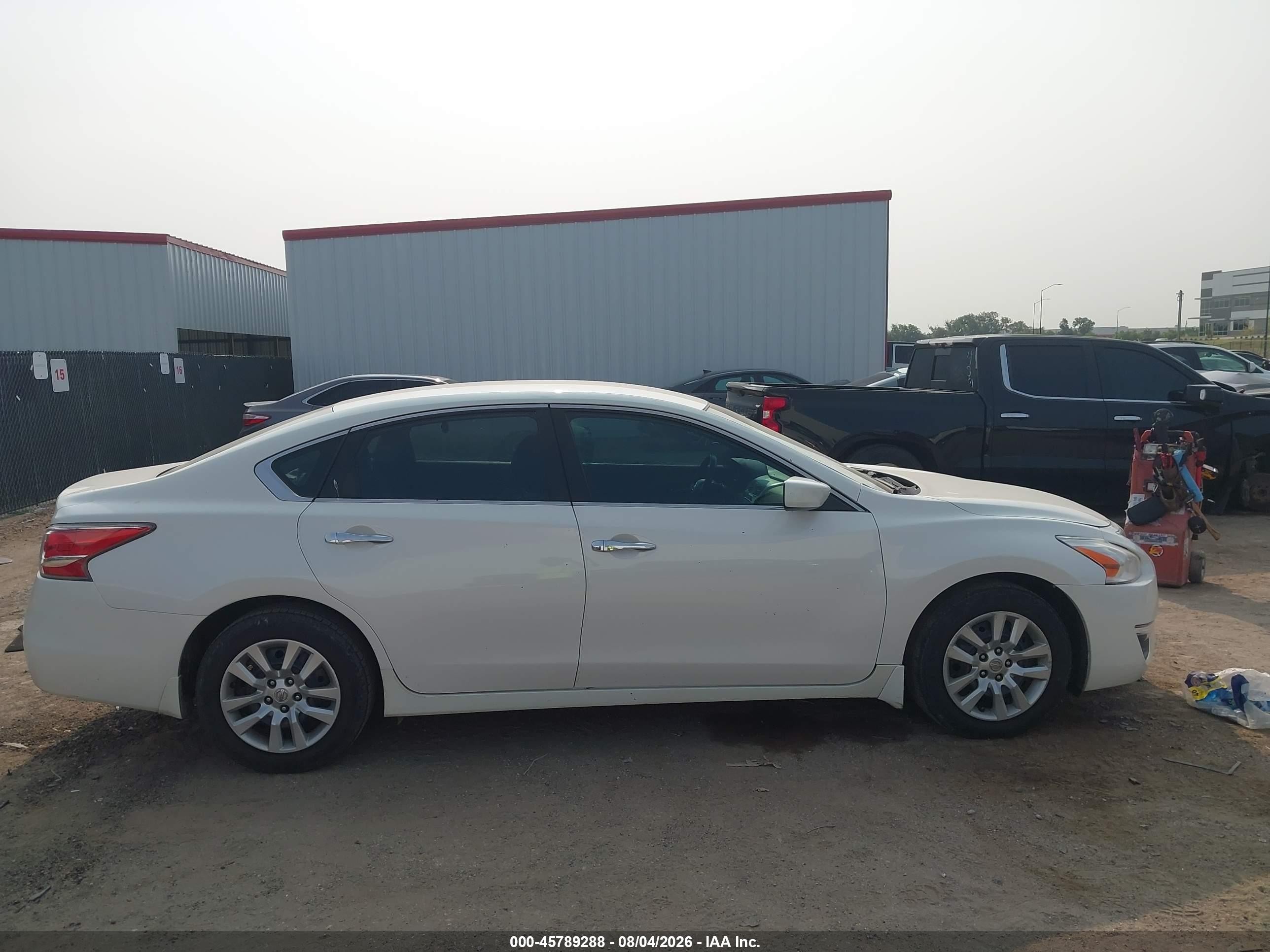 2015 Nissan Altima 2.5 S White vin: 1N4AL3AP2FN880175