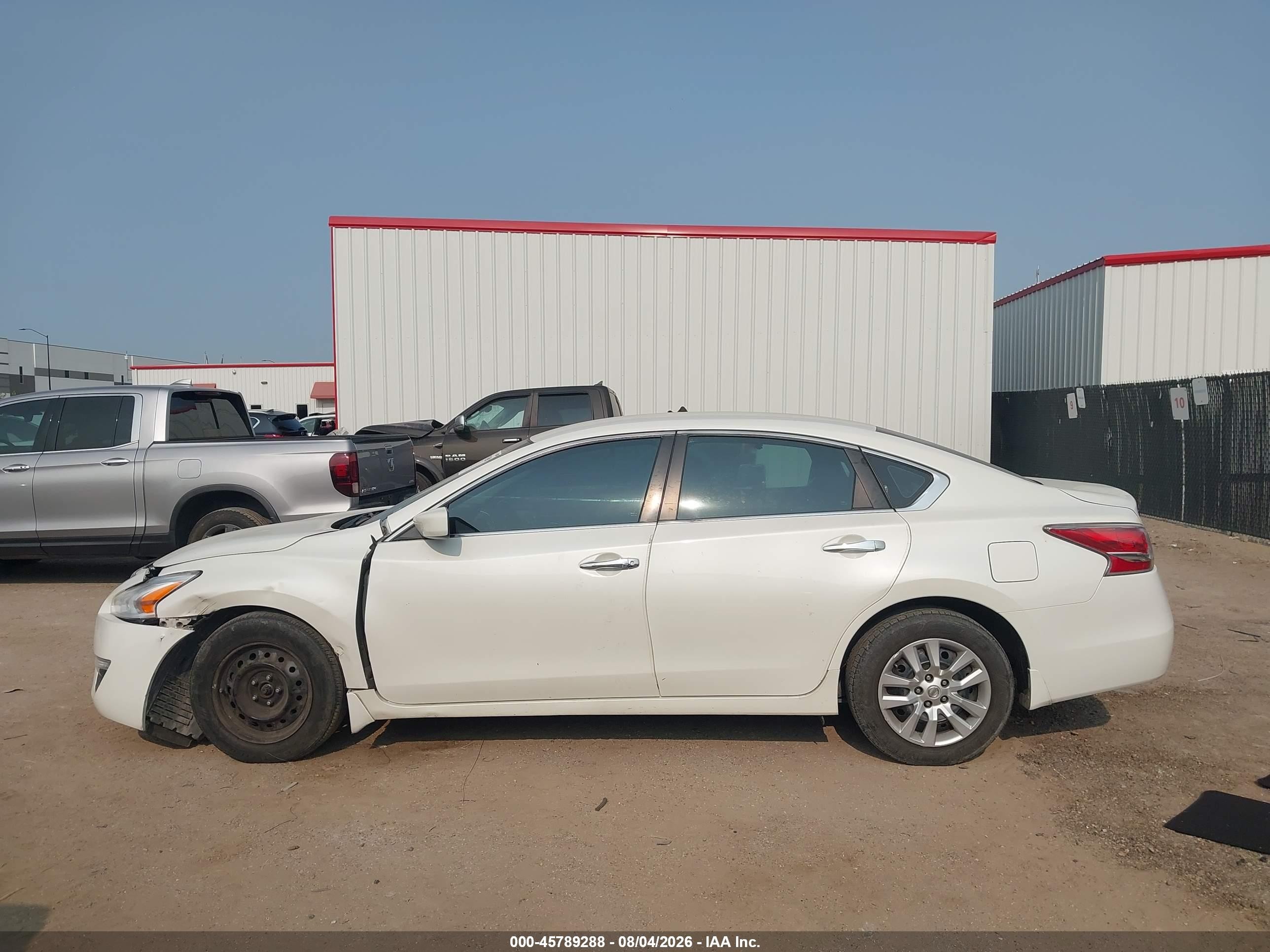 2015 Nissan Altima 2.5 S White vin: 1N4AL3AP2FN880175
