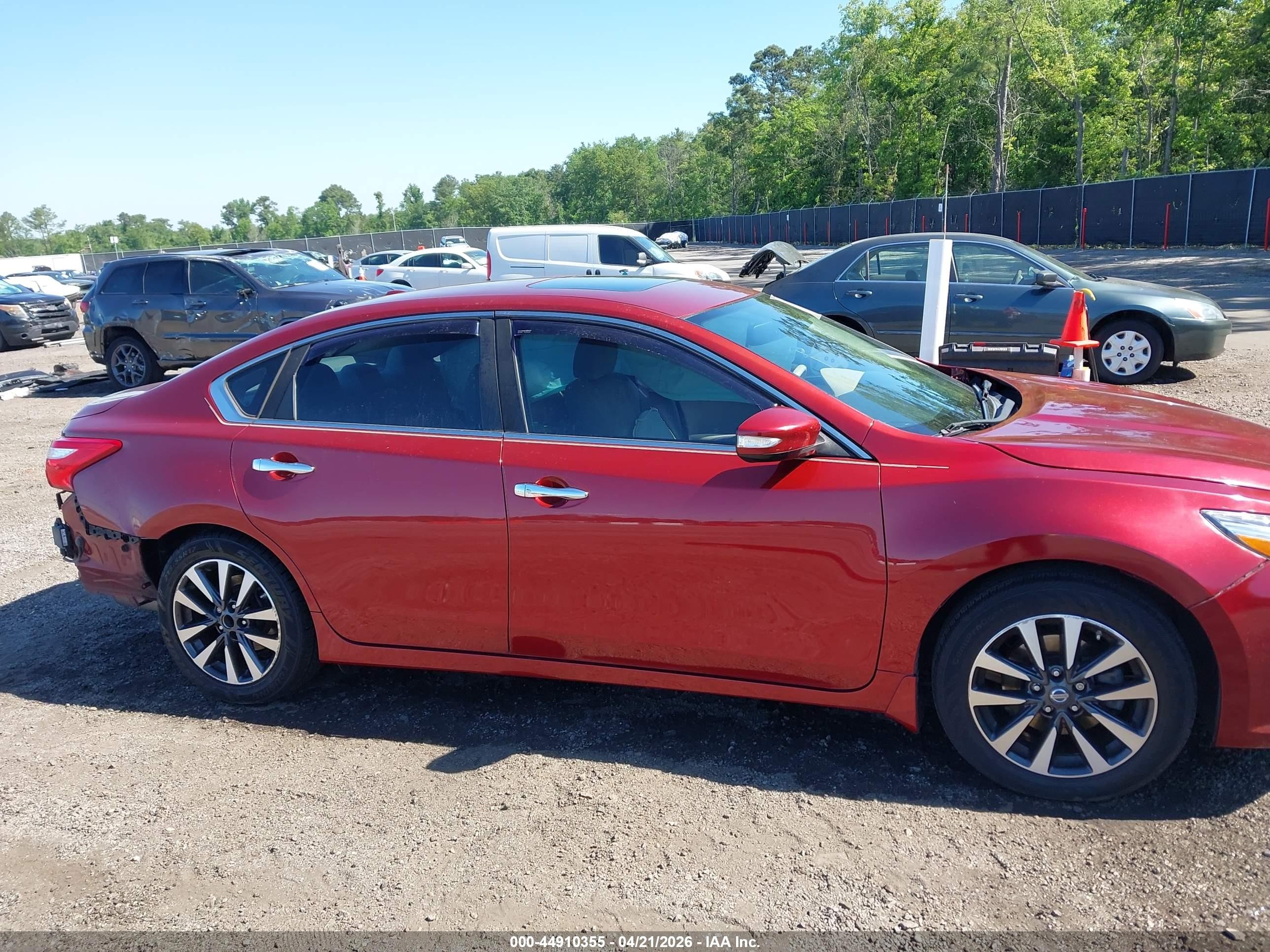 2016 Nissan Altima 2.5 Sv Red vin: 1N4AL3AP2GC158248