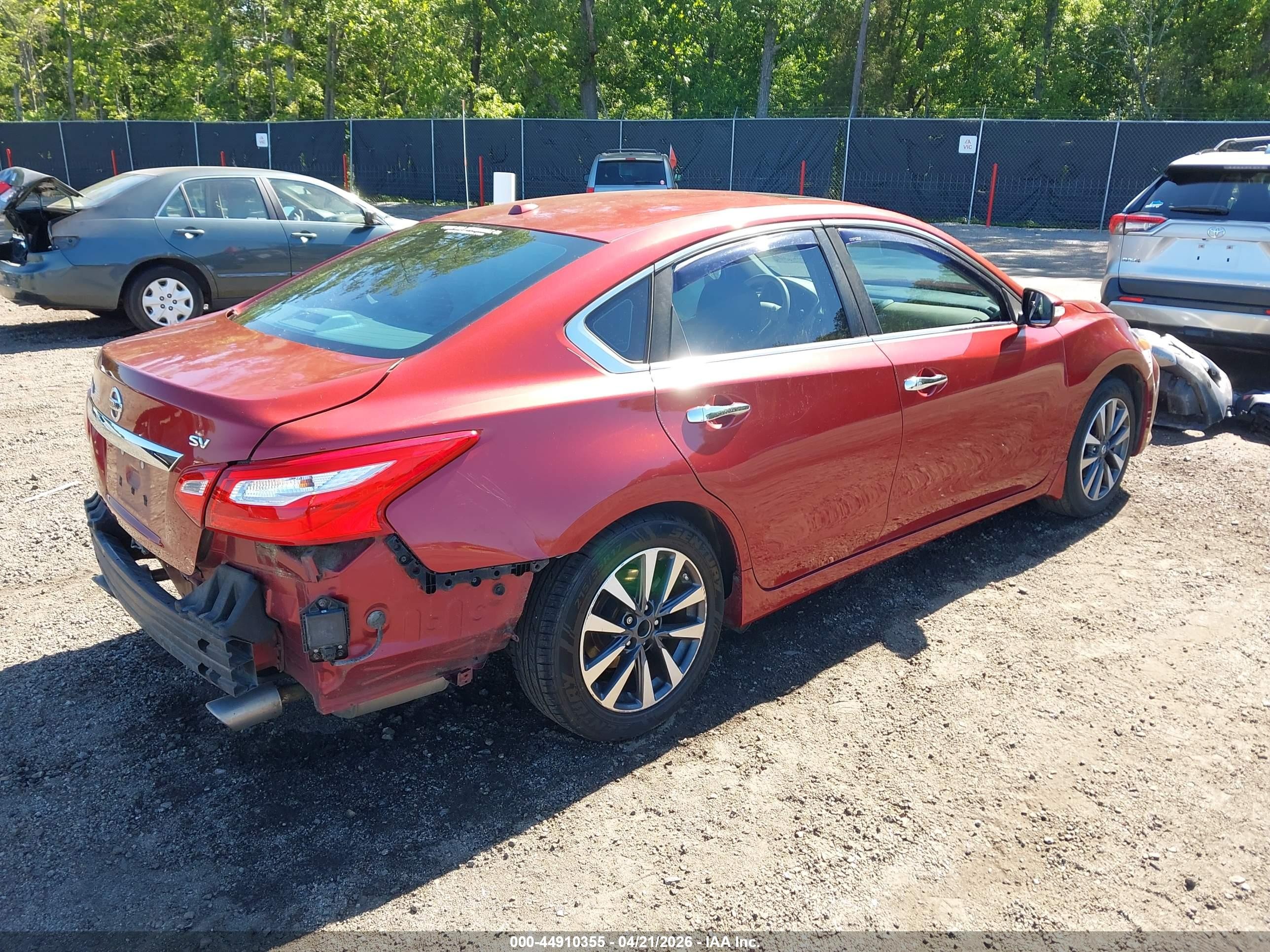 2016 Nissan Altima 2.5 Sv Red vin: 1N4AL3AP2GC158248