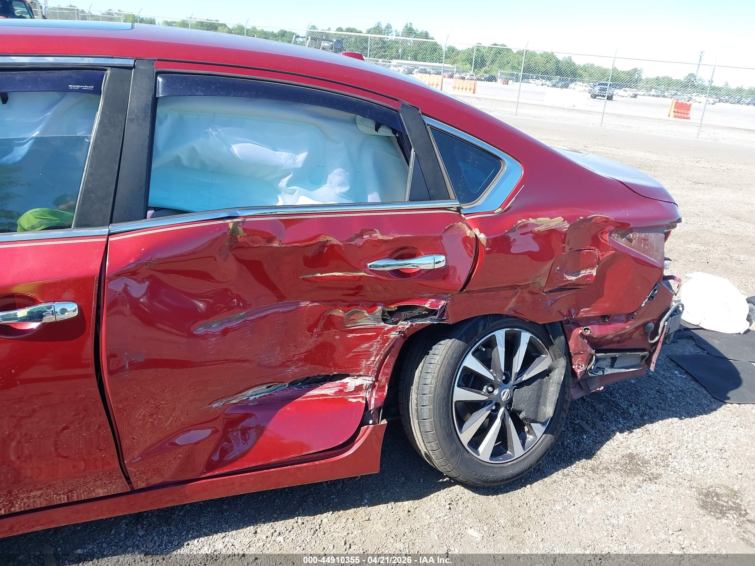 2016 Nissan Altima 2.5 Sv Red vin: 1N4AL3AP2GC158248