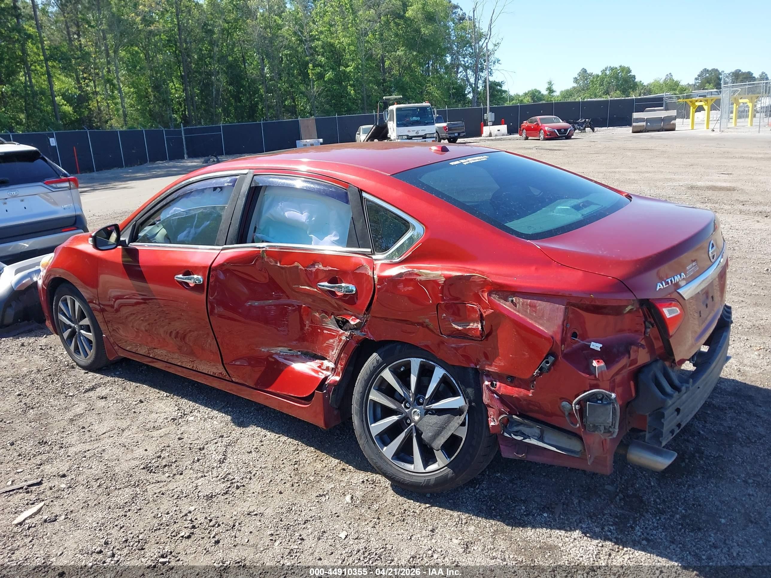 2016 Nissan Altima 2.5 Sv Red vin: 1N4AL3AP2GC158248