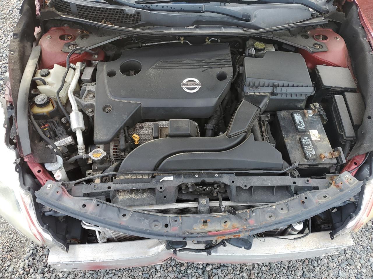 2013 Nissan Altima 2.5 Red vin: 1N4AL3AP3DC101083