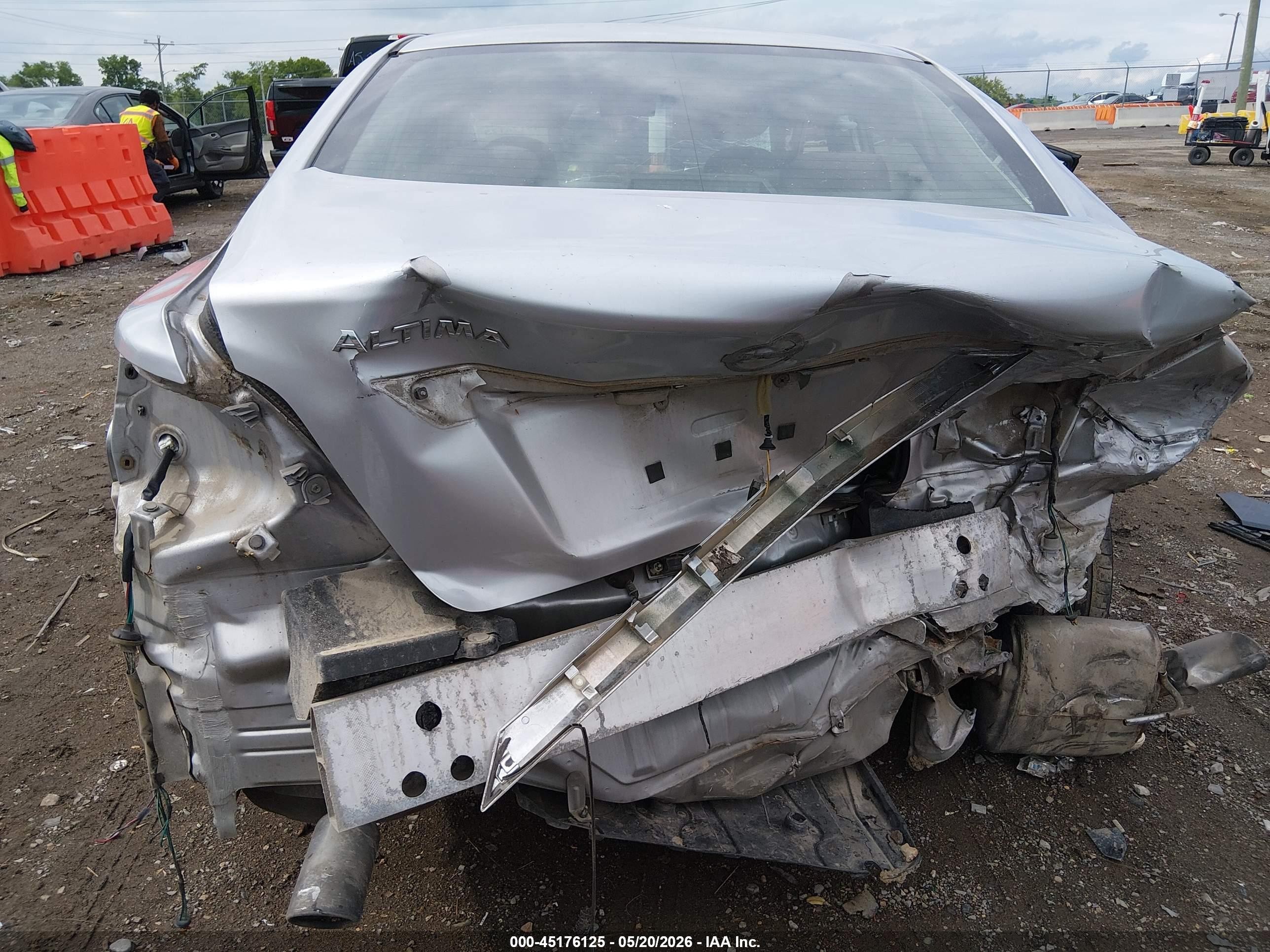 2013 Nissan Altima 2.5 S Silver vin: 1N4AL3AP3DC184918
