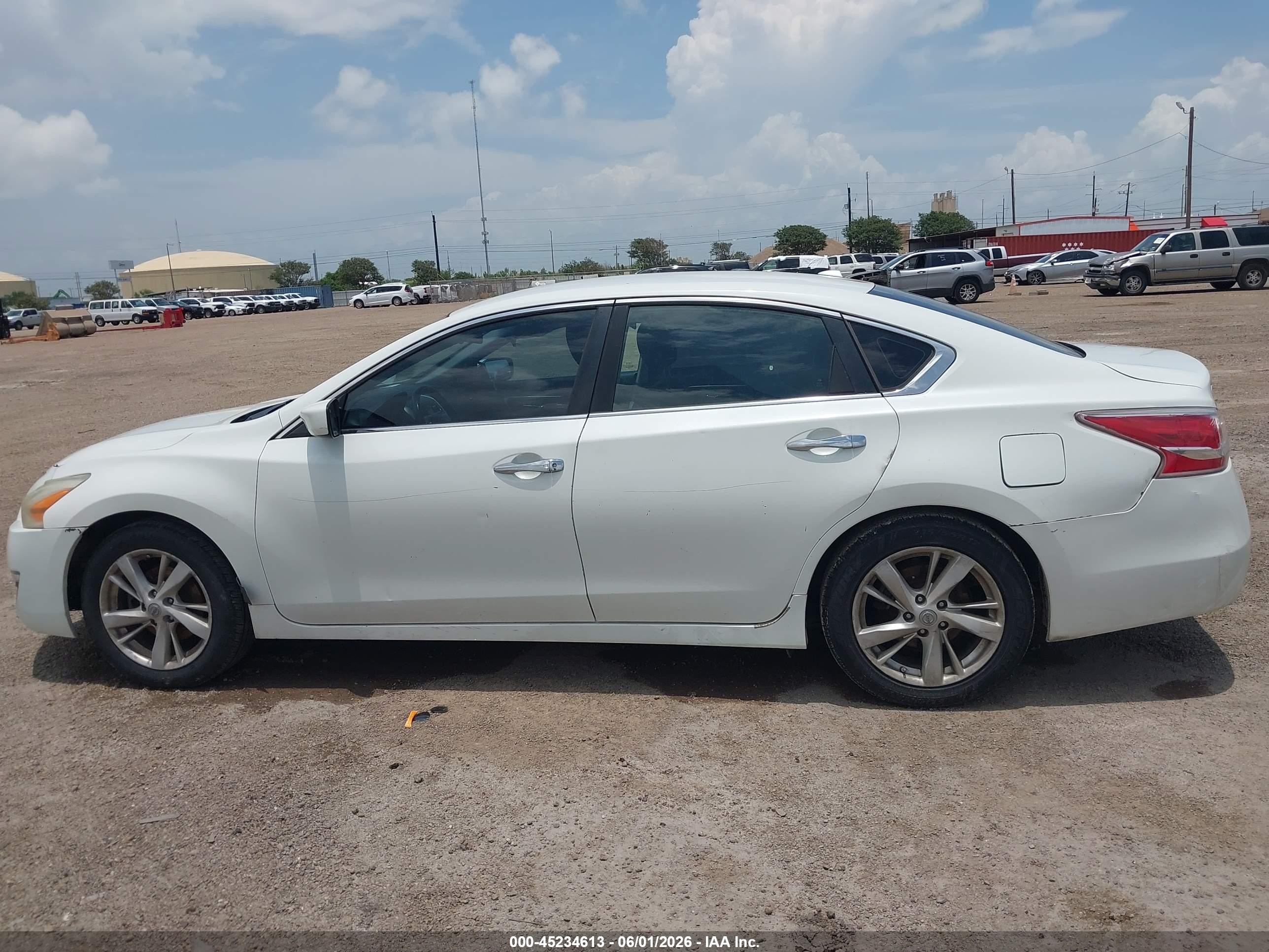 2013 Nissan Altima 2.5 Sv White vin: 1N4AL3AP3DN408046