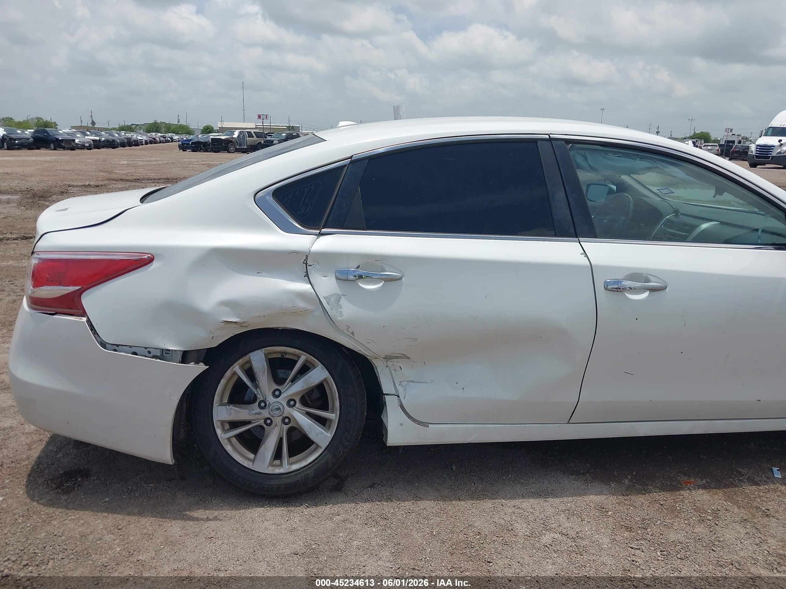 2013 Nissan Altima 2.5 Sv White vin: 1N4AL3AP3DN408046