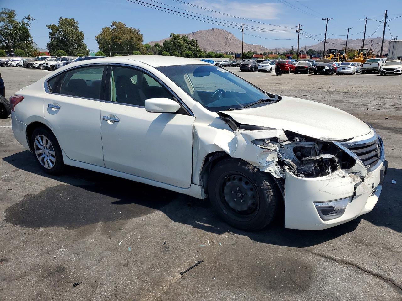 2013 Nissan Altima 2.5 Белый vin: 1N4AL3AP3DN582389