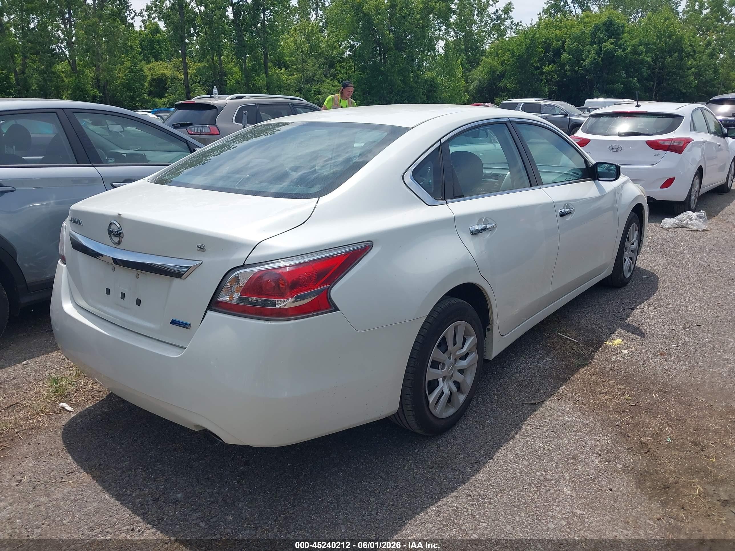 2014 Nissan Altima 2.5 S White vin: 1N4AL3AP3EC106091