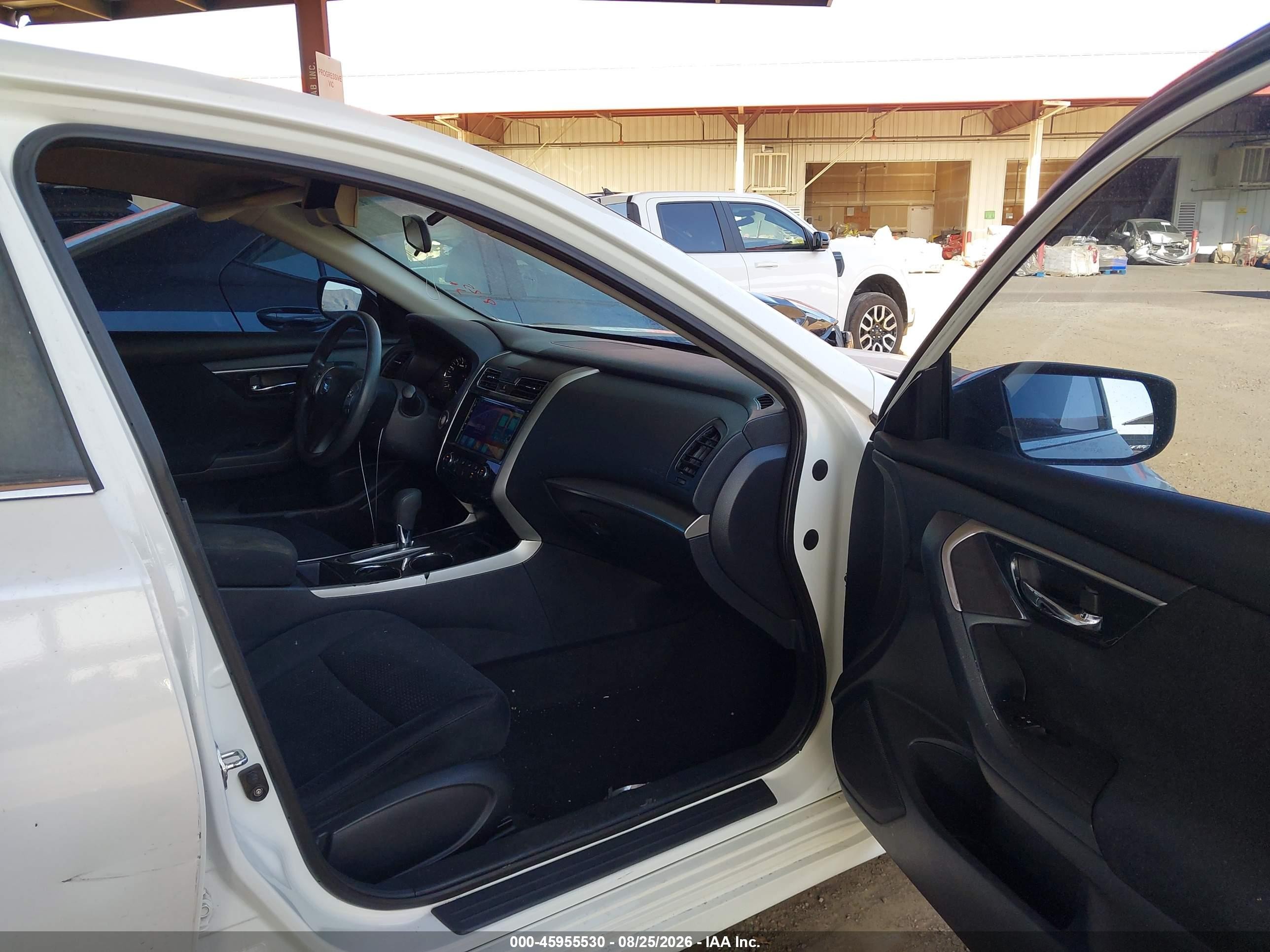 2014 Nissan Altima 2.5 S Белый vin: 1N4AL3AP3EC114370