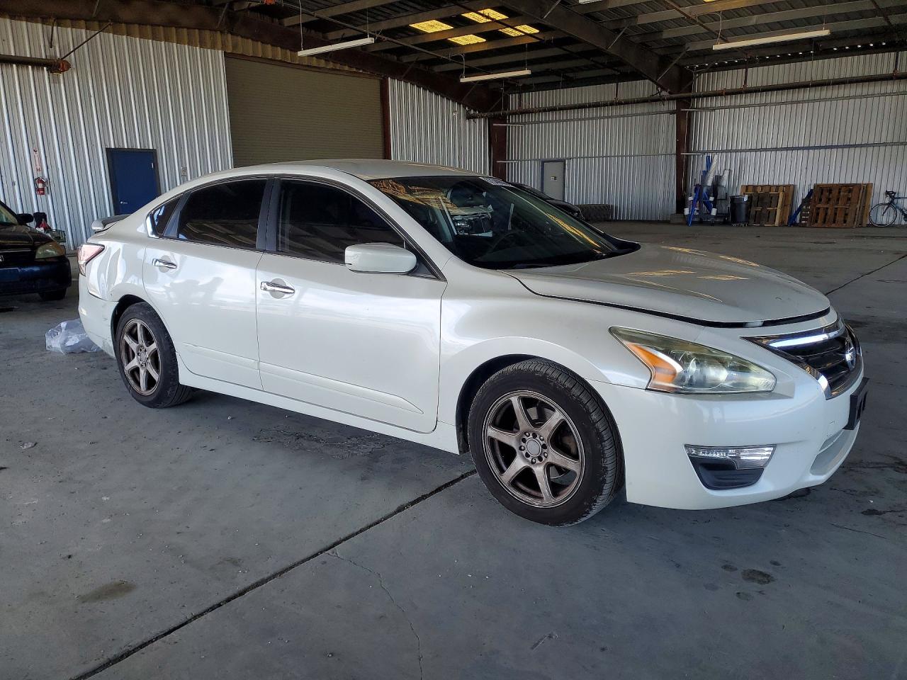 2014 Nissan Altima 2.5 S White vin: 1N4AL3AP3EC150267