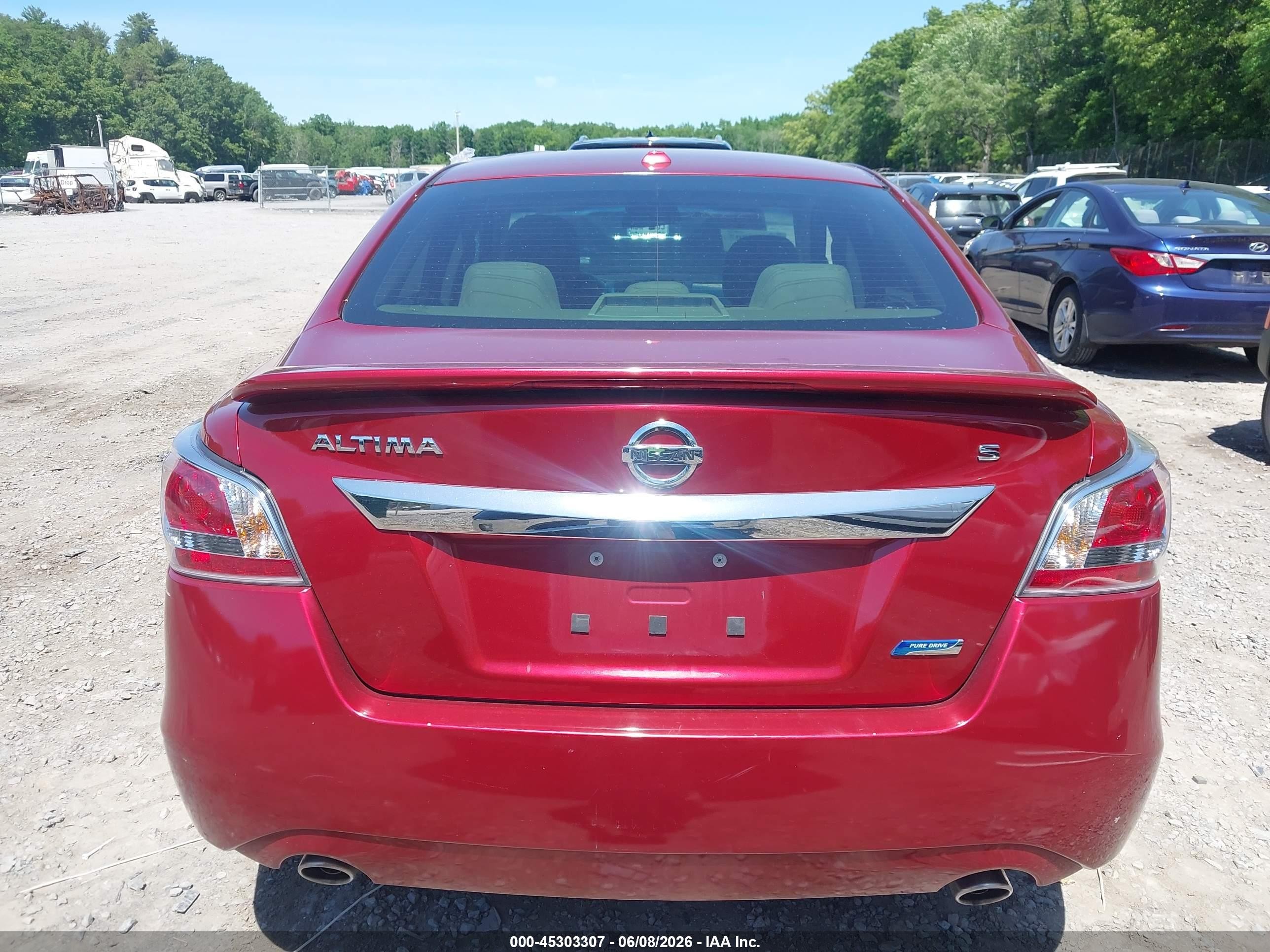 2014 Nissan Altima 2.5 S Red vin: 1N4AL3AP3EC155789