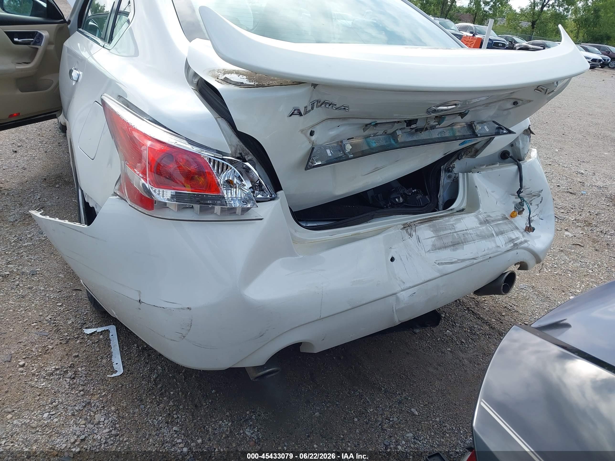 2014 Nissan Altima 2.5 Sv White vin: 1N4AL3AP3EC169367