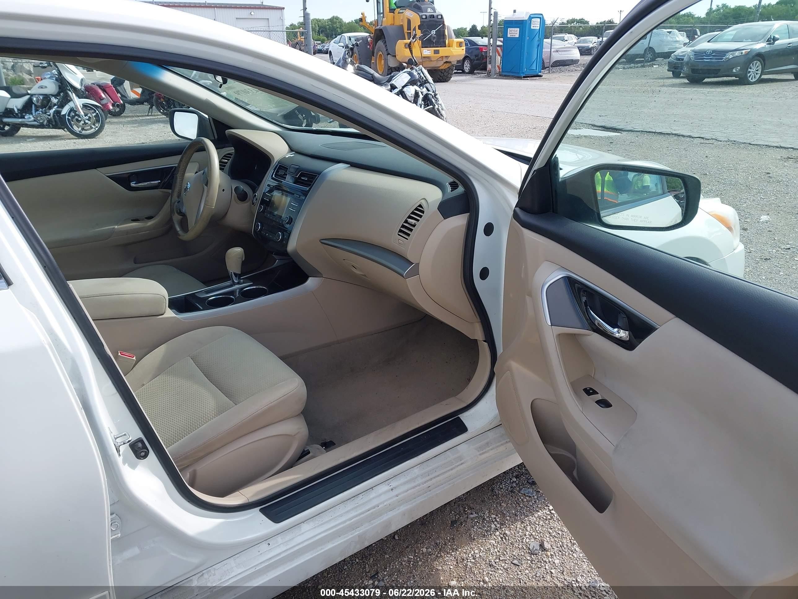 2014 Nissan Altima 2.5 Sv White vin: 1N4AL3AP3EC169367