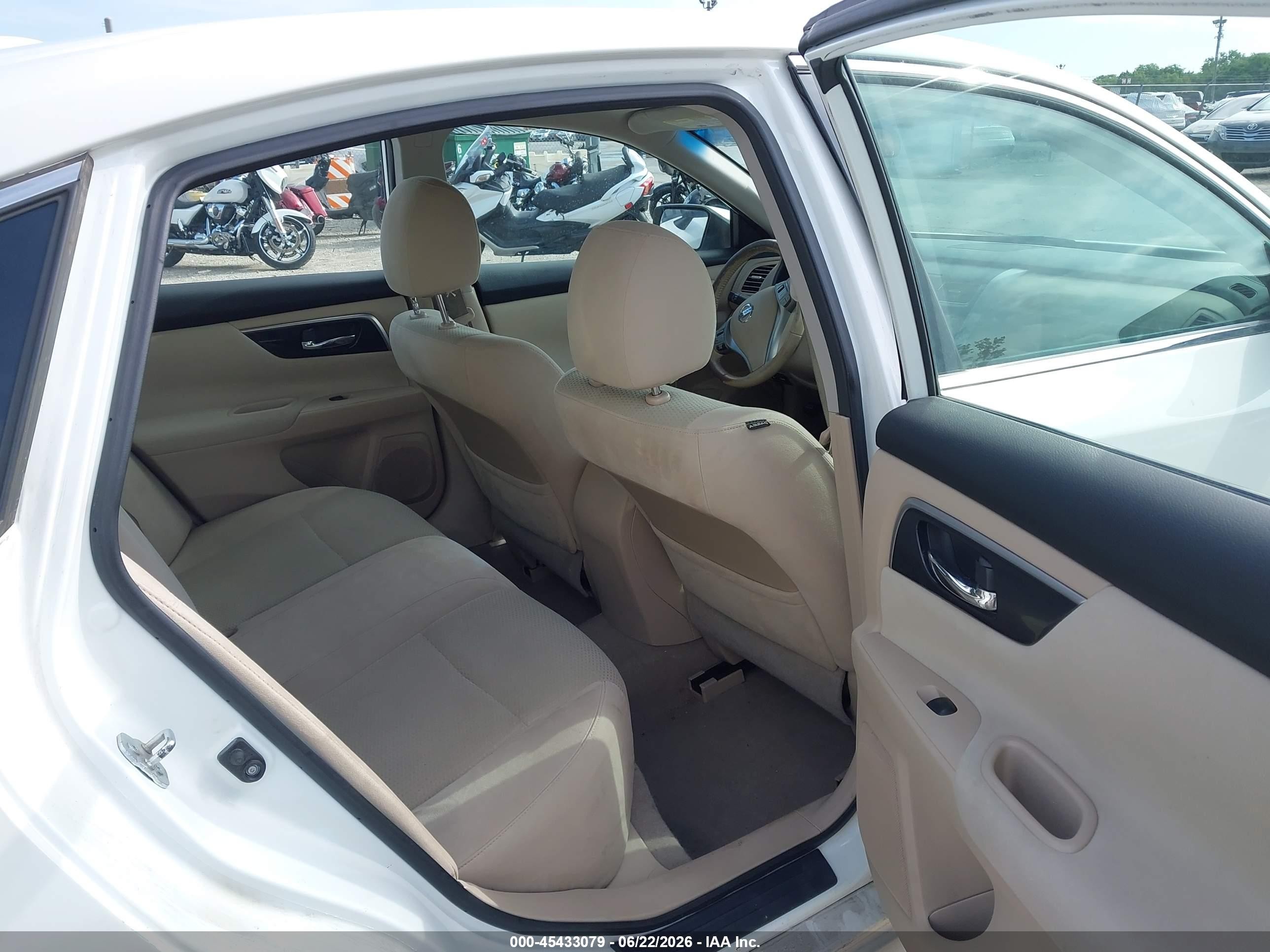 2014 Nissan Altima 2.5 Sv White vin: 1N4AL3AP3EC169367