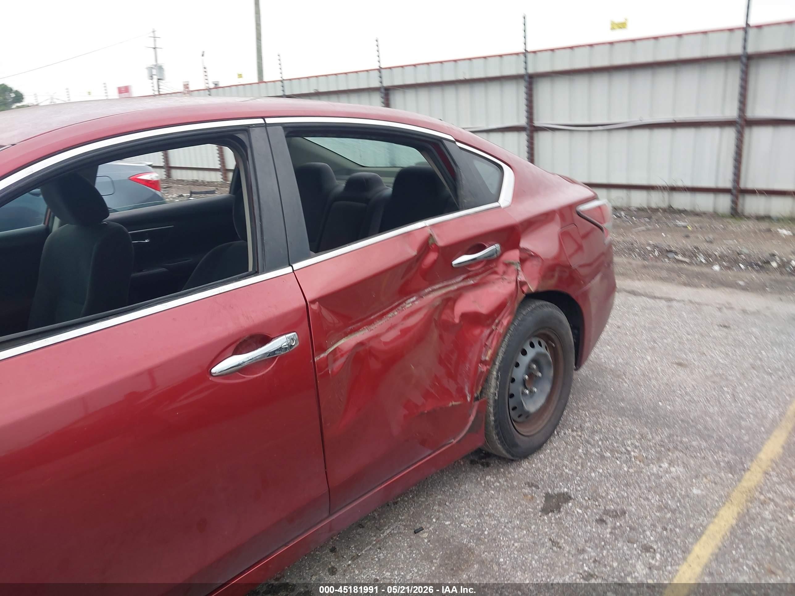2014 Nissan Altima 2.5 S Red vin: 1N4AL3AP3EC172625