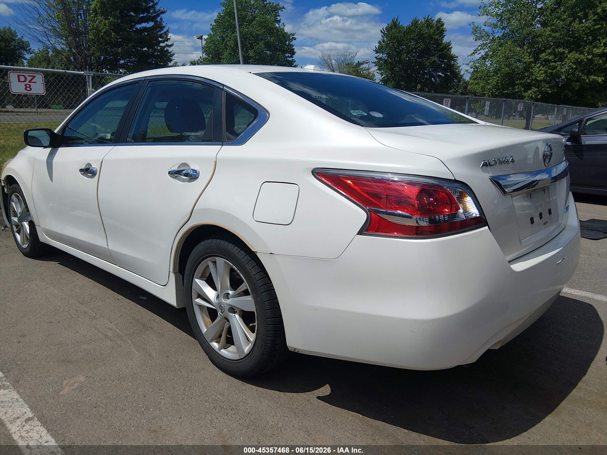 2014 Nissan Altima 2.5 Sv White vin: 1N4AL3AP3EC177369