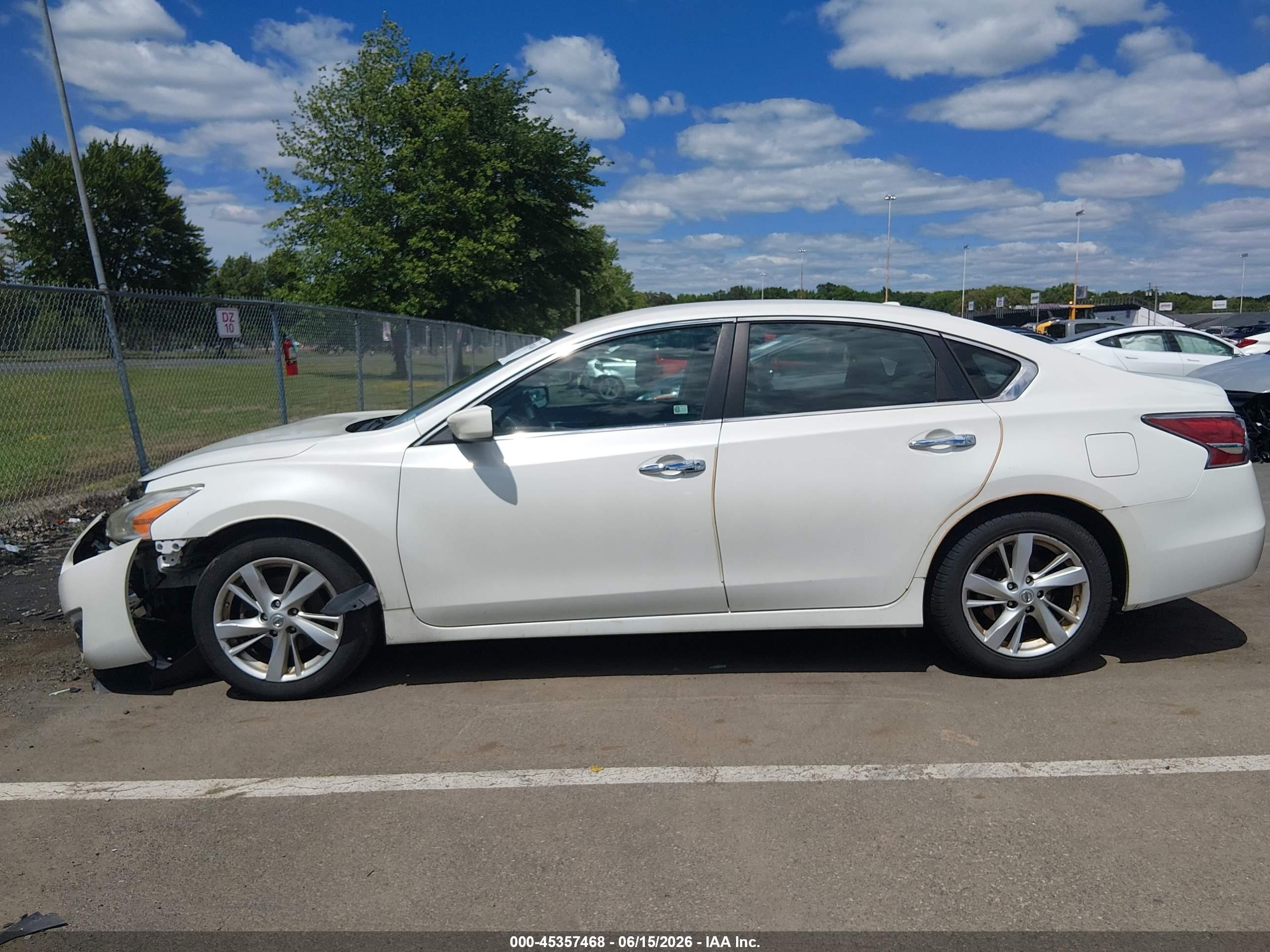 2014 Nissan Altima 2.5 Sv White vin: 1N4AL3AP3EC177369