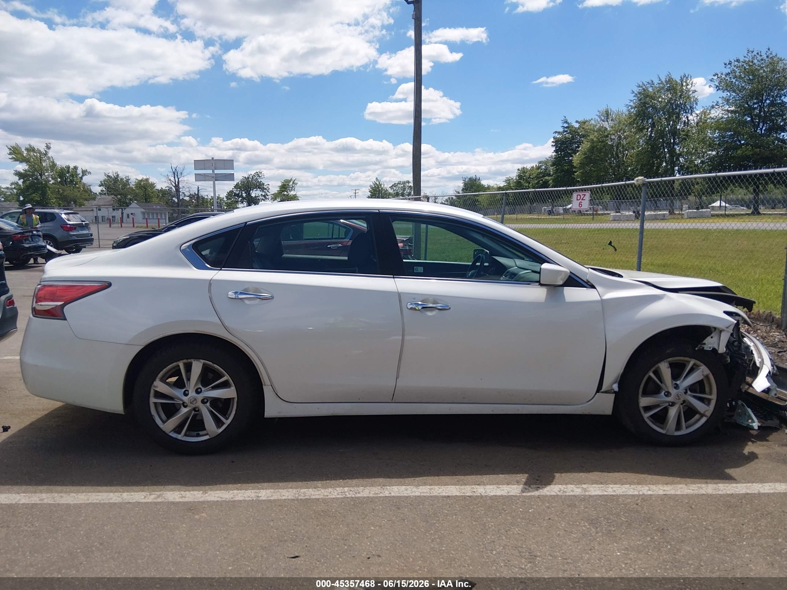 2014 Nissan Altima 2.5 Sv White vin: 1N4AL3AP3EC177369