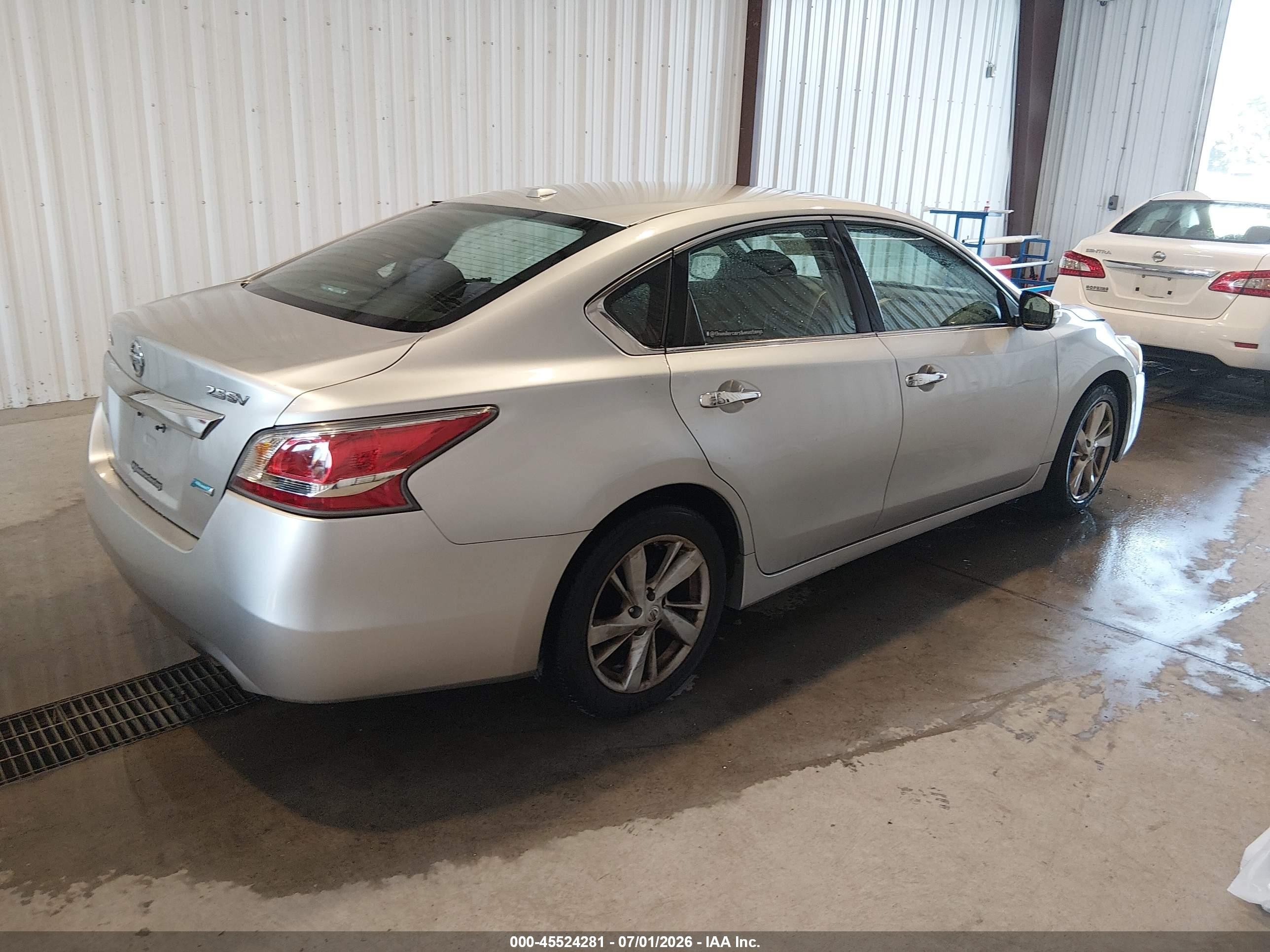 2014 Nissan Altima 2.5 Sv Silver vin: 1N4AL3AP3EC182488