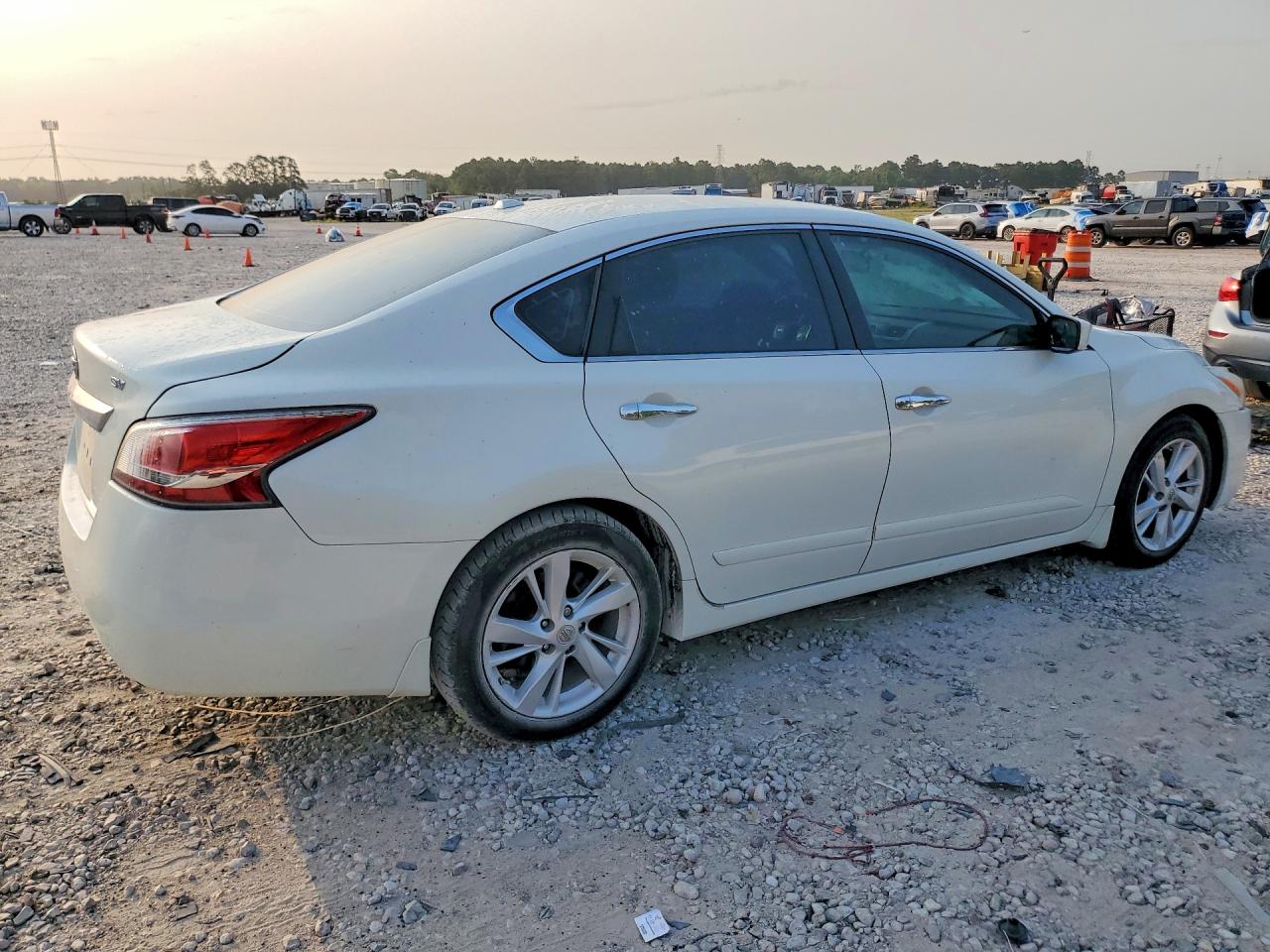2014 Nissan Altima 2.5 Sv Белый vin: 1N4AL3AP3EC328419