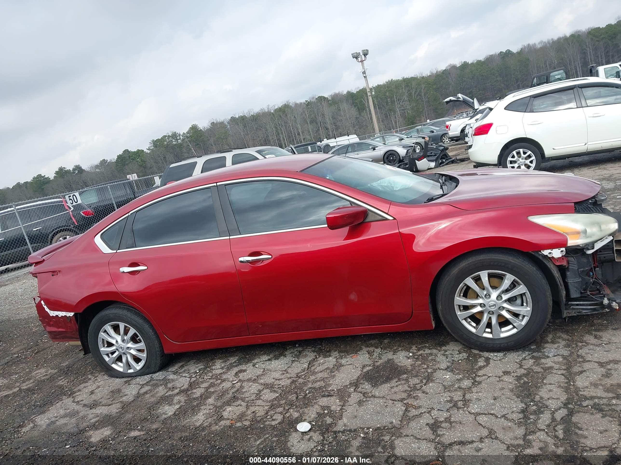 2014 Nissan Altima 2.5 S Red vin: 1N4AL3AP3EC403409