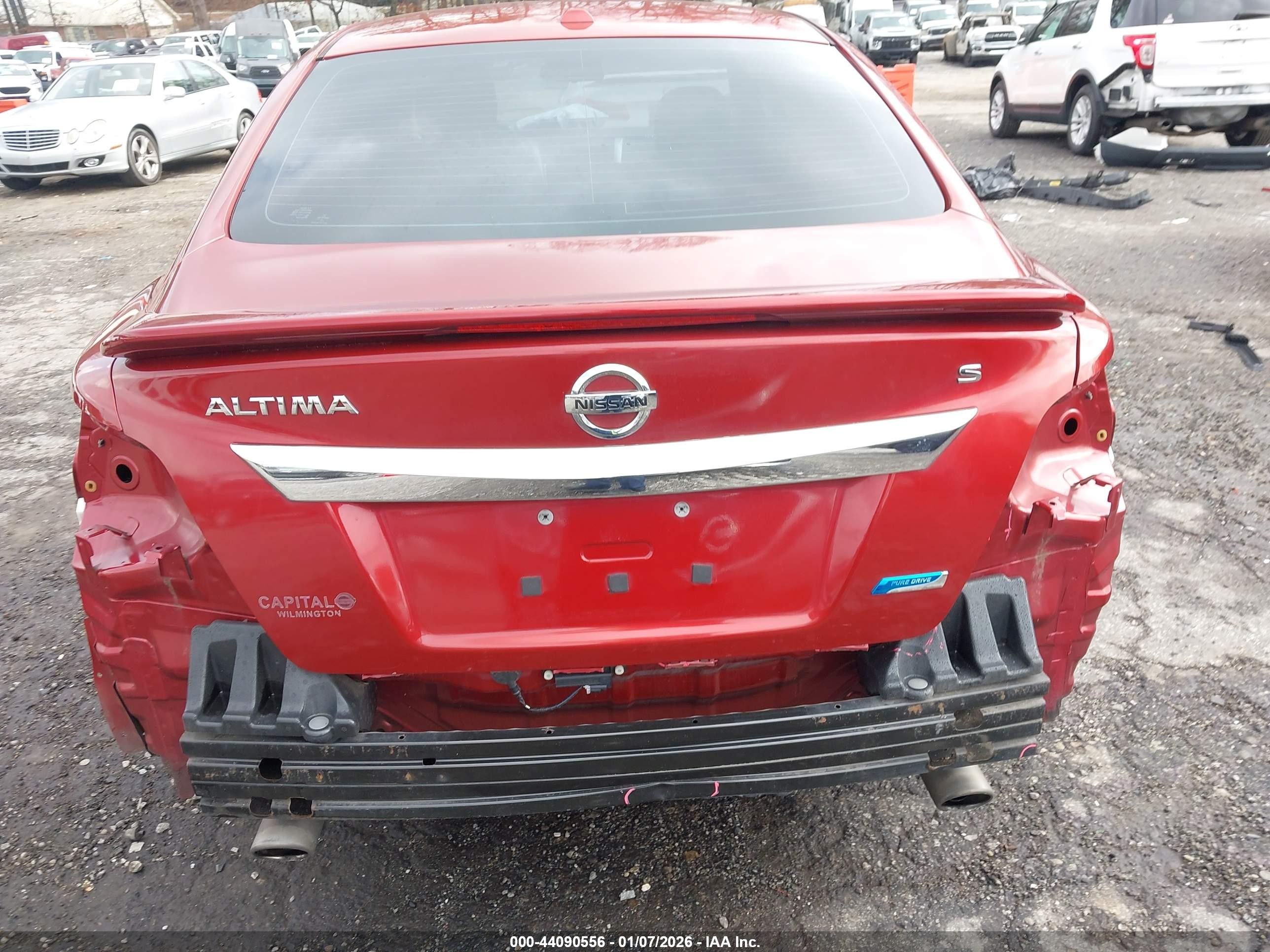 2014 Nissan Altima 2.5 S Red vin: 1N4AL3AP3EC403409