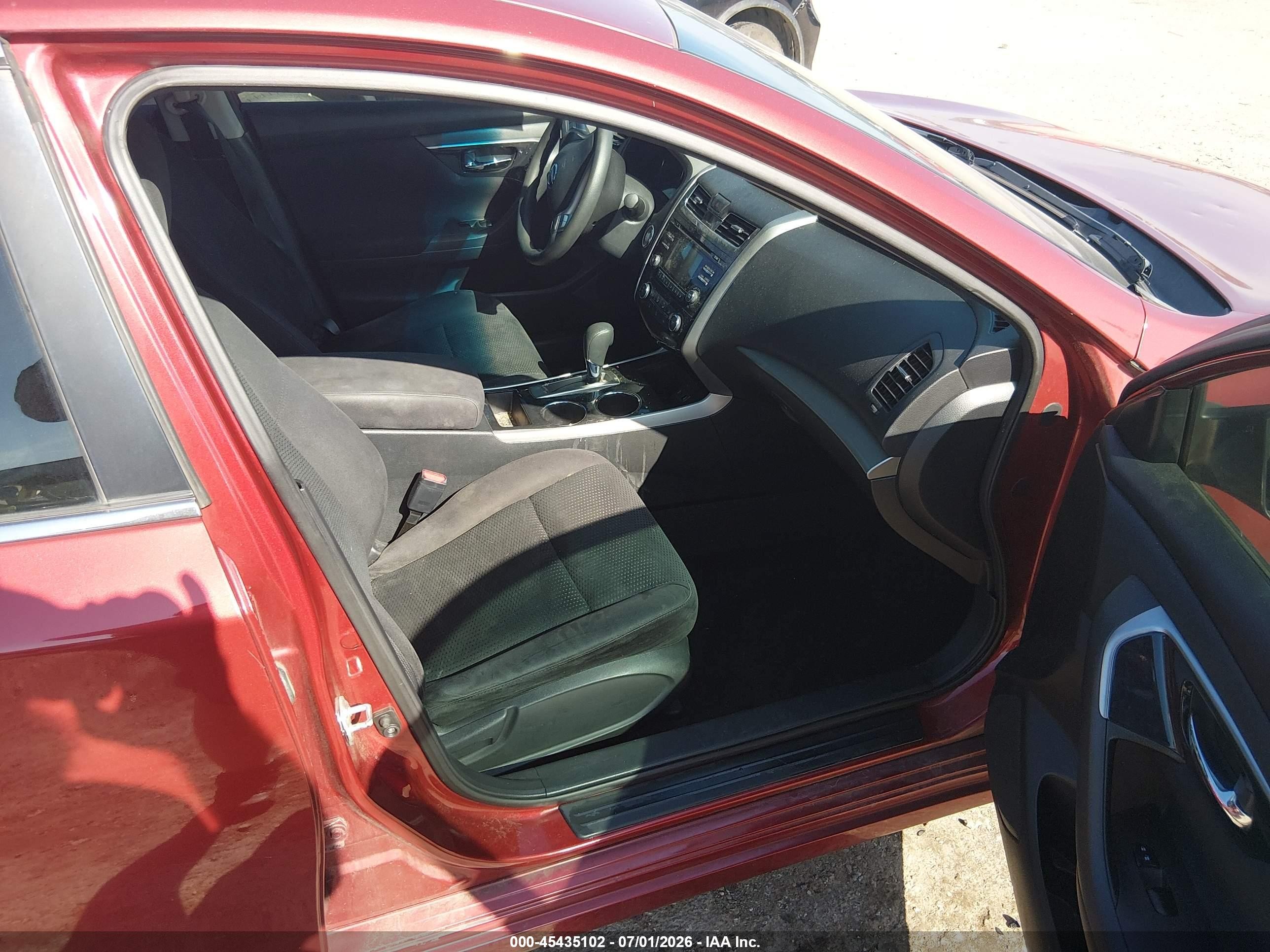 2014 Nissan Altima 2.5 S Red vin: 1N4AL3AP3EC412000