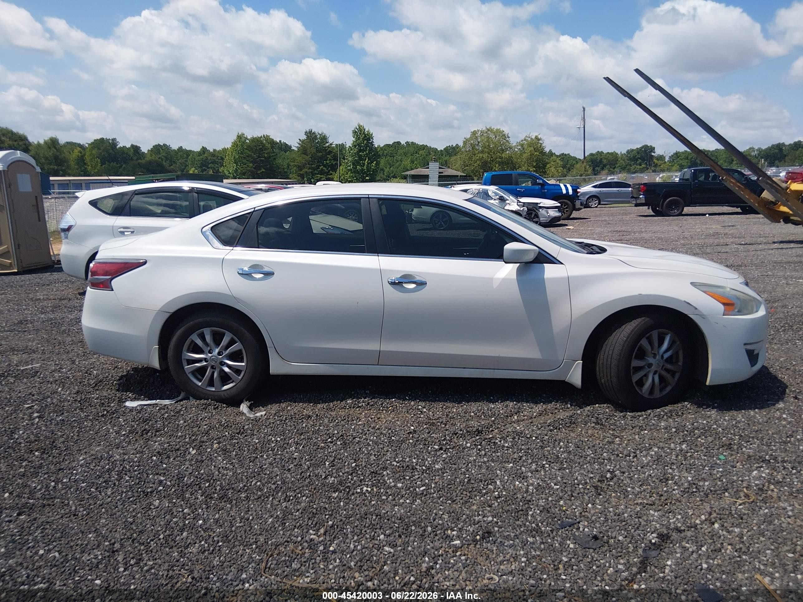 2014 Nissan Altima 2.5 S White vin: 1N4AL3AP3EC428682