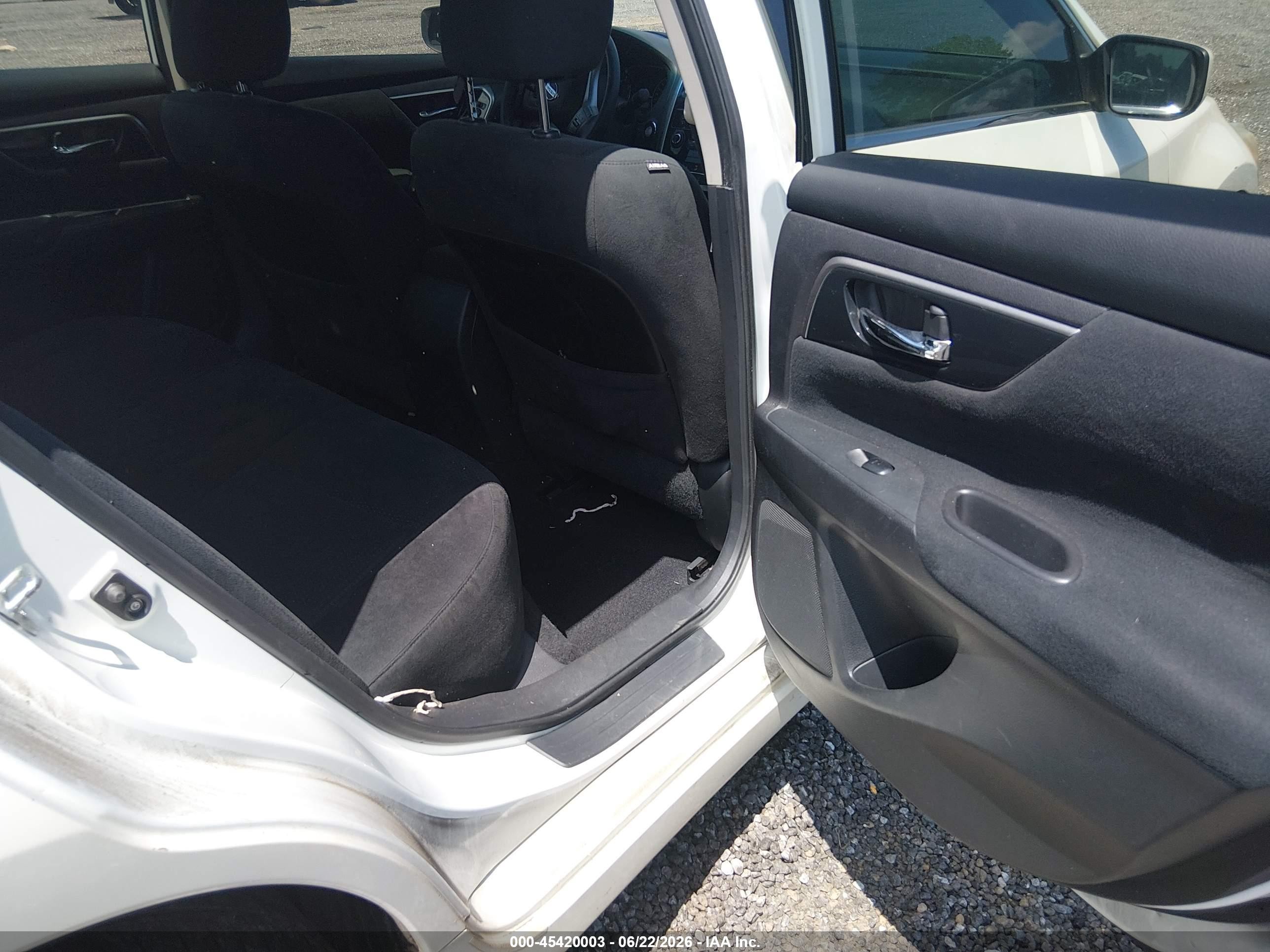 2014 Nissan Altima 2.5 S White vin: 1N4AL3AP3EC428682