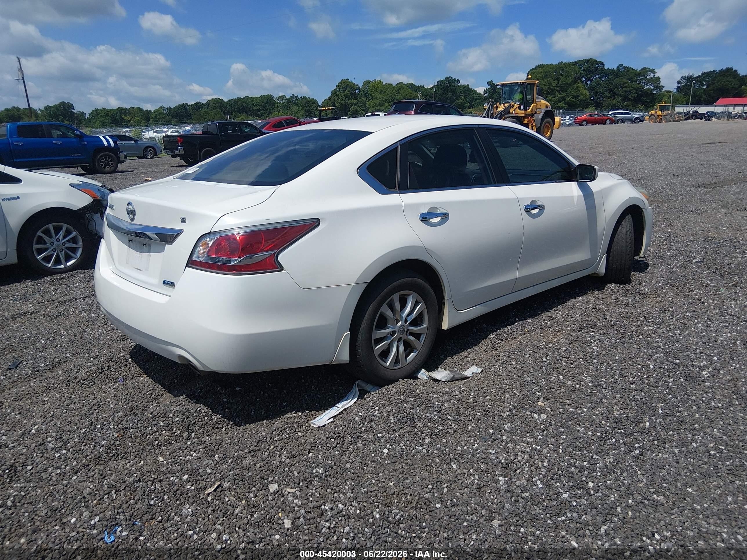 2014 Nissan Altima 2.5 S White vin: 1N4AL3AP3EC428682