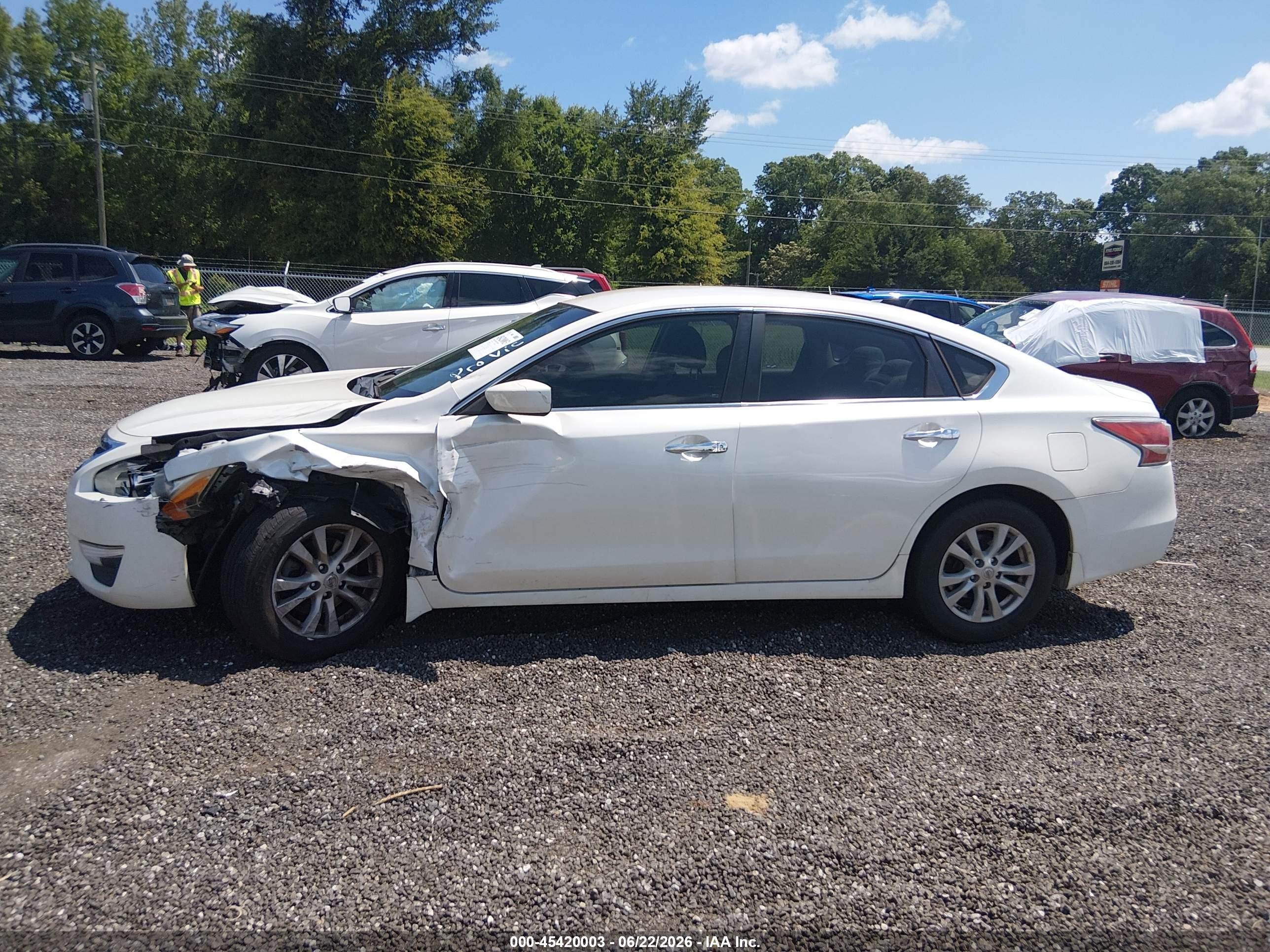 2014 Nissan Altima 2.5 S White vin: 1N4AL3AP3EC428682