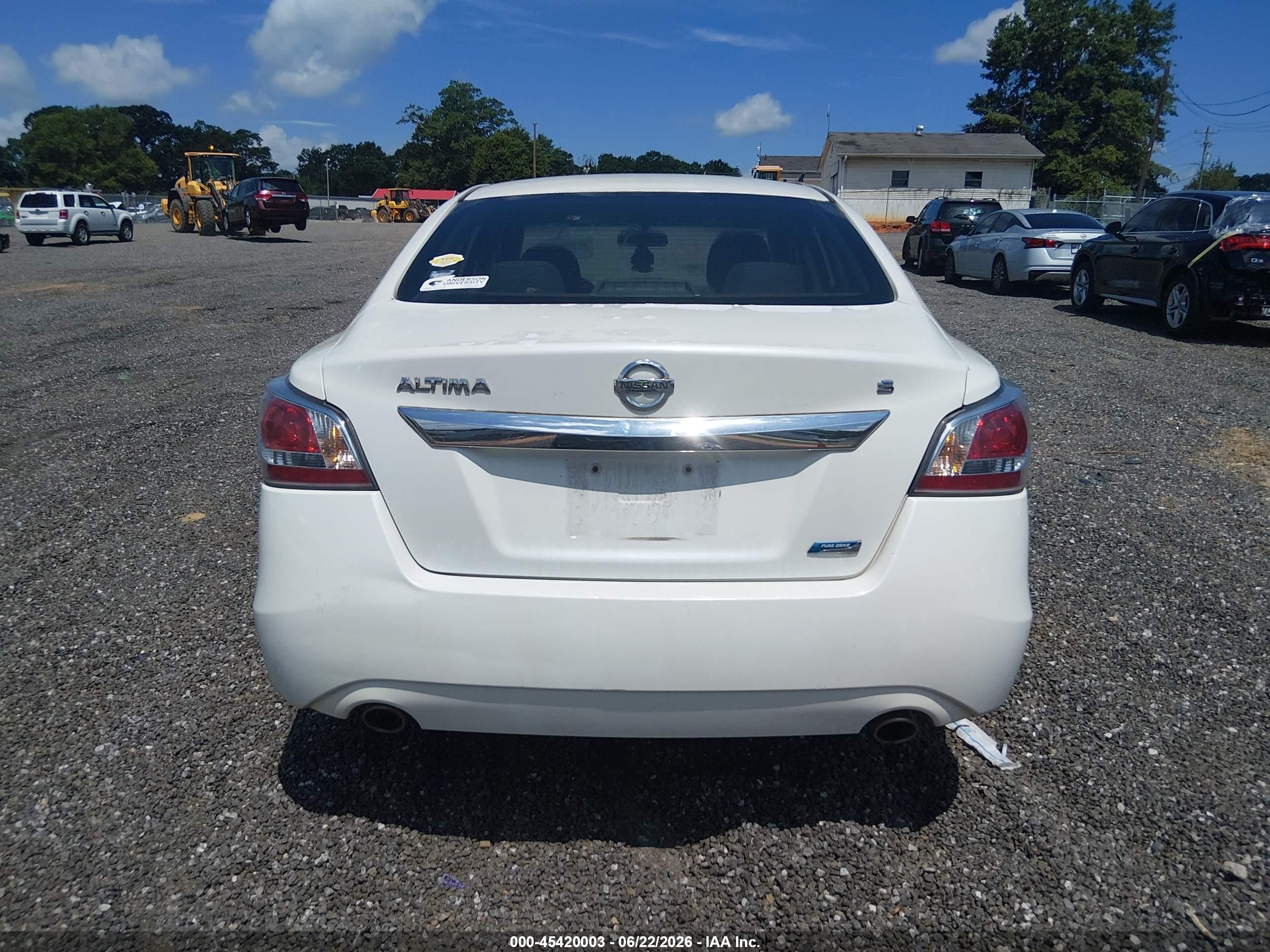 2014 Nissan Altima 2.5 S White vin: 1N4AL3AP3EC428682