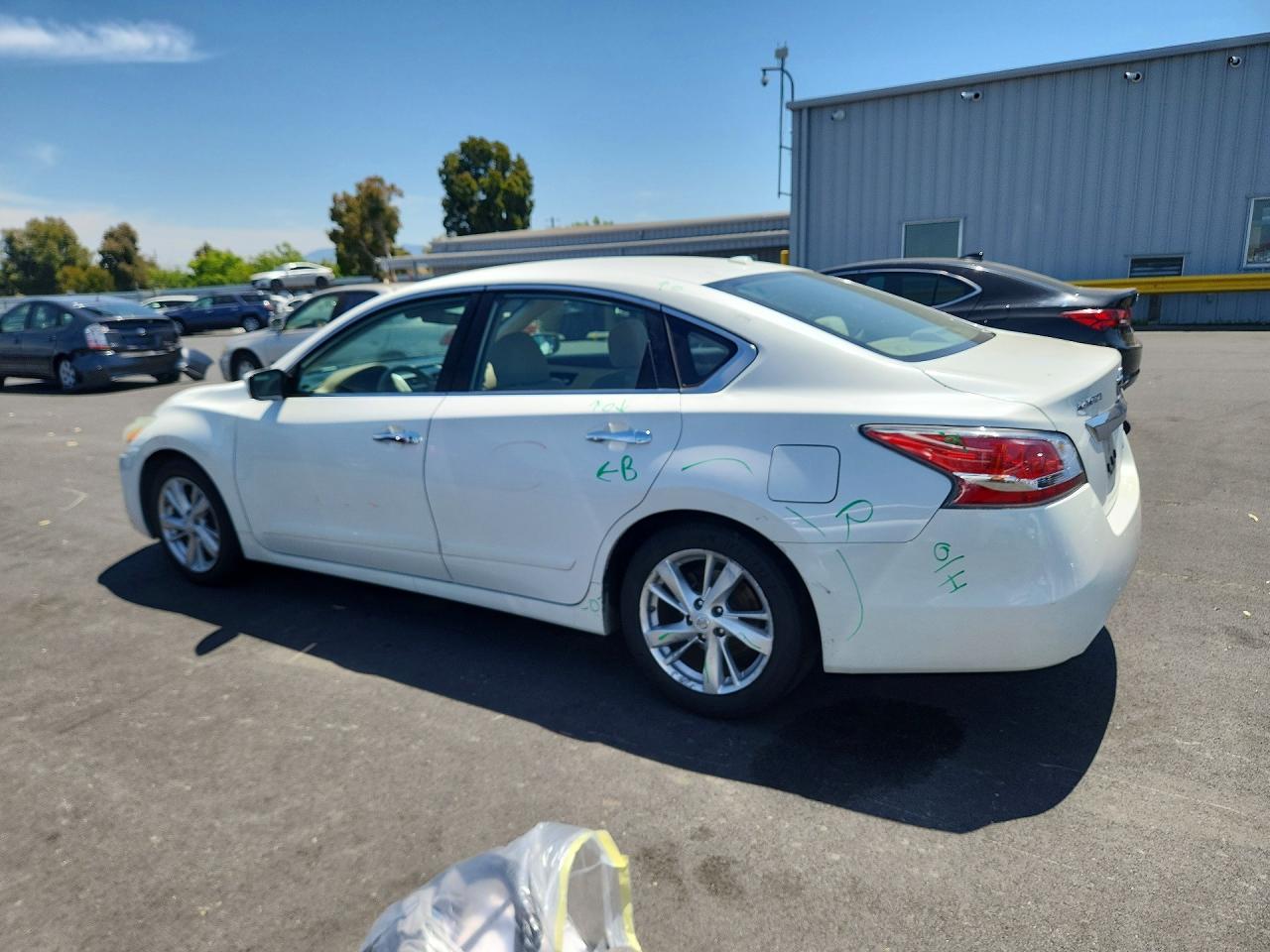 2014 Nissan Altima 2.5 Sv White vin: 1N4AL3AP3EN230754