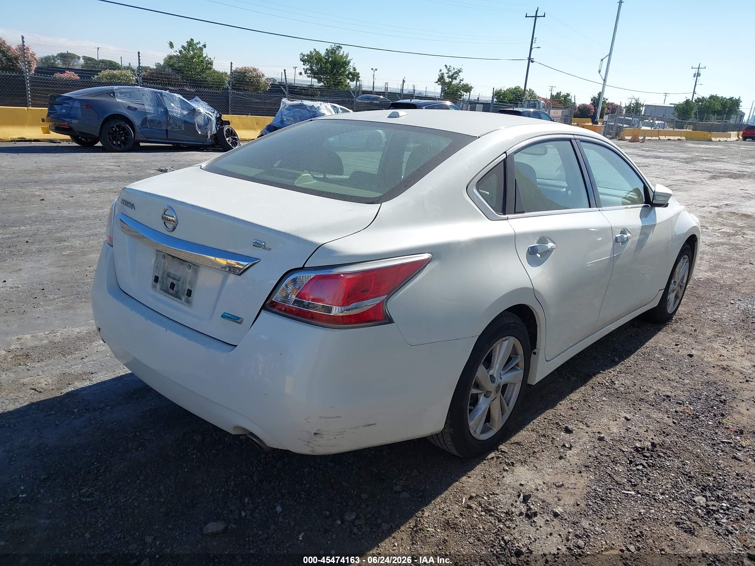 2014 Nissan Altima 2.5/2.5 S/2.5 Sl/2.5 Sv White vin: 1N4AL3AP3EN253516