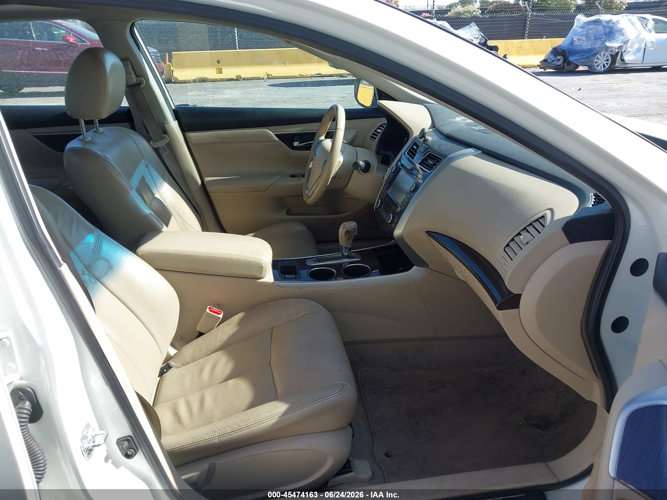 2014 Nissan Altima 2.5/2.5 S/2.5 Sl/2.5 Sv White vin: 1N4AL3AP3EN253516