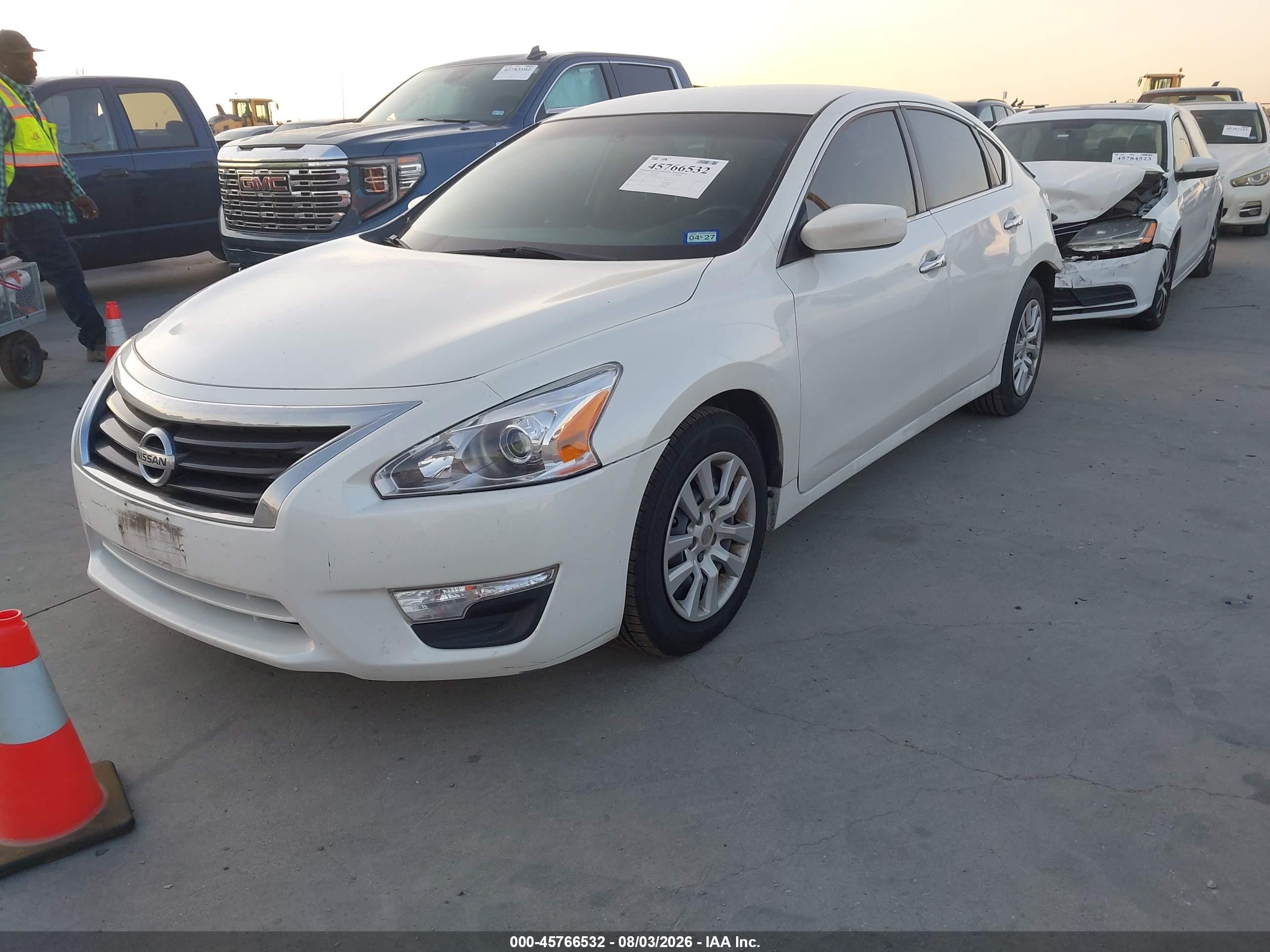 2014 Nissan Altima 2.5 S White vin: 1N4AL3AP3EN256254