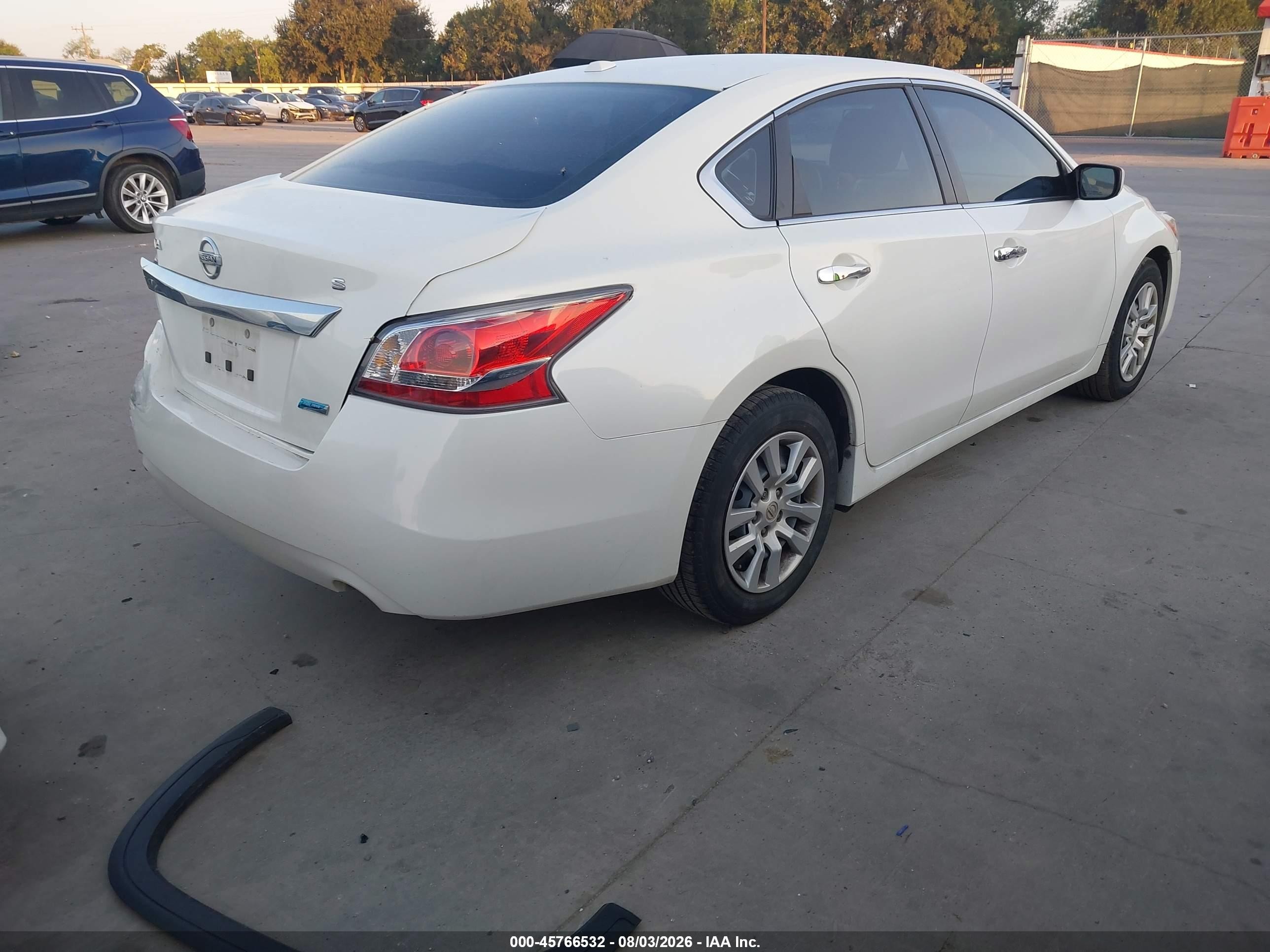 2014 Nissan Altima 2.5 S White vin: 1N4AL3AP3EN256254