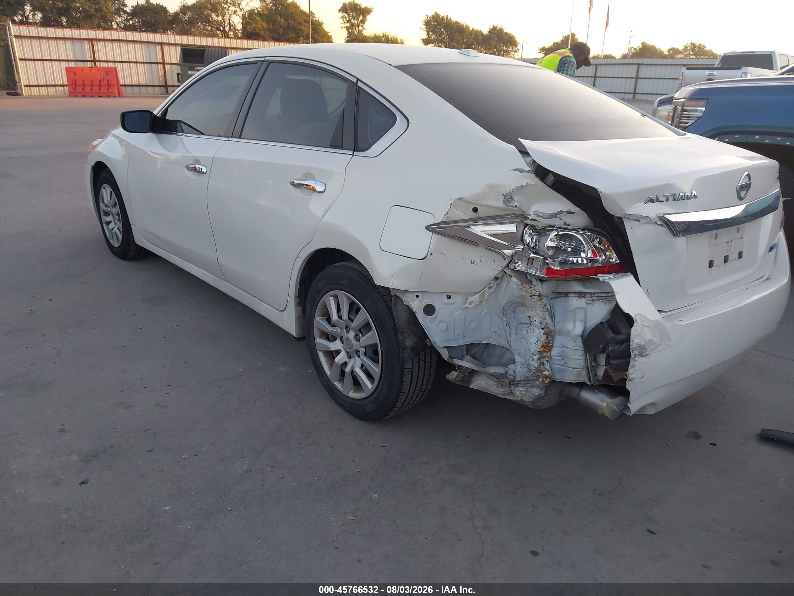 2014 Nissan Altima 2.5 S White vin: 1N4AL3AP3EN256254