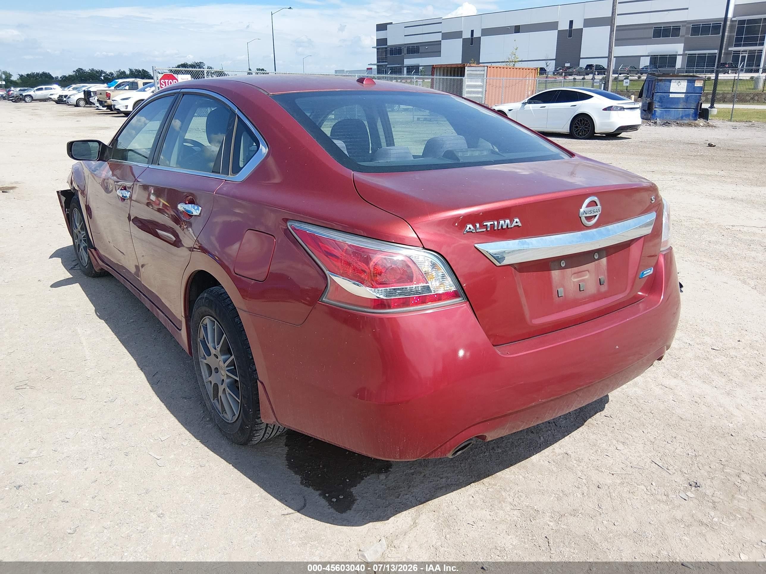 2014 Nissan Altima 2.5 S Red vin: 1N4AL3AP3EN333298