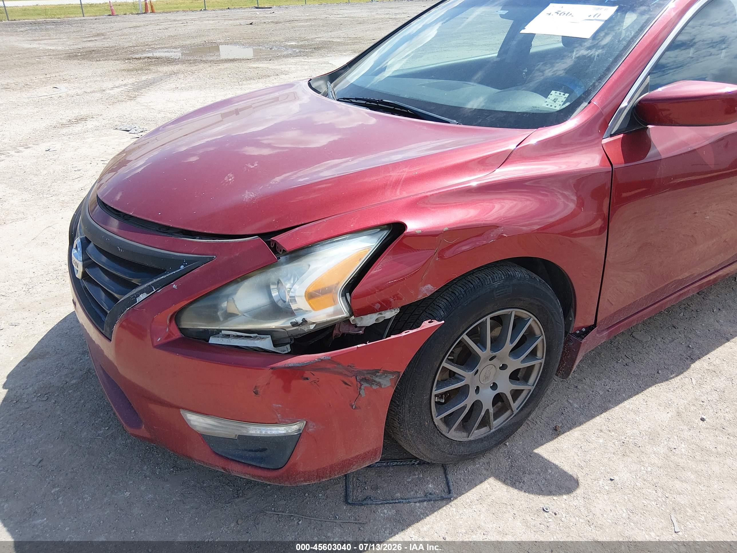 2014 Nissan Altima 2.5 S Red vin: 1N4AL3AP3EN333298