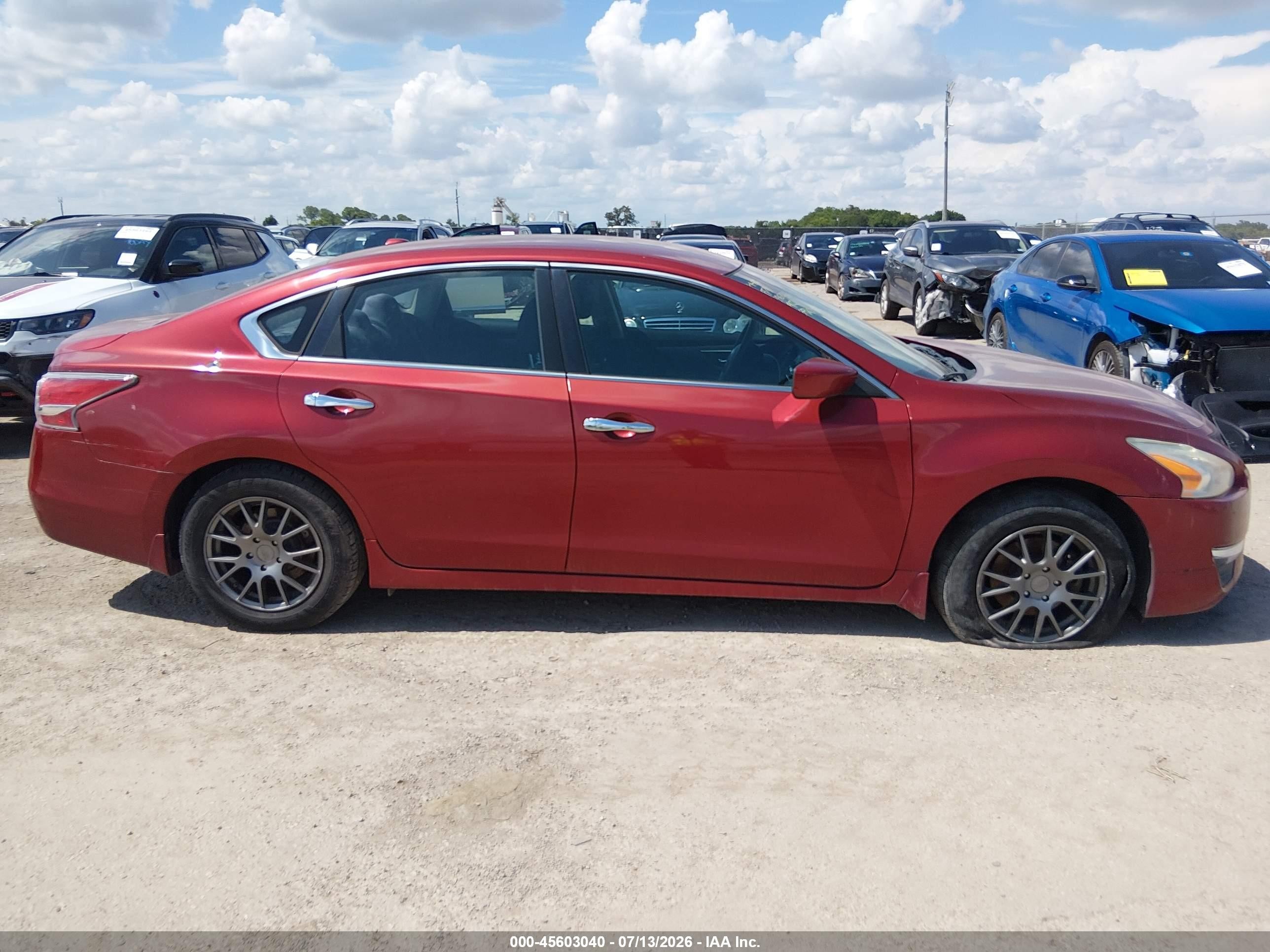 2014 Nissan Altima 2.5 S Red vin: 1N4AL3AP3EN333298