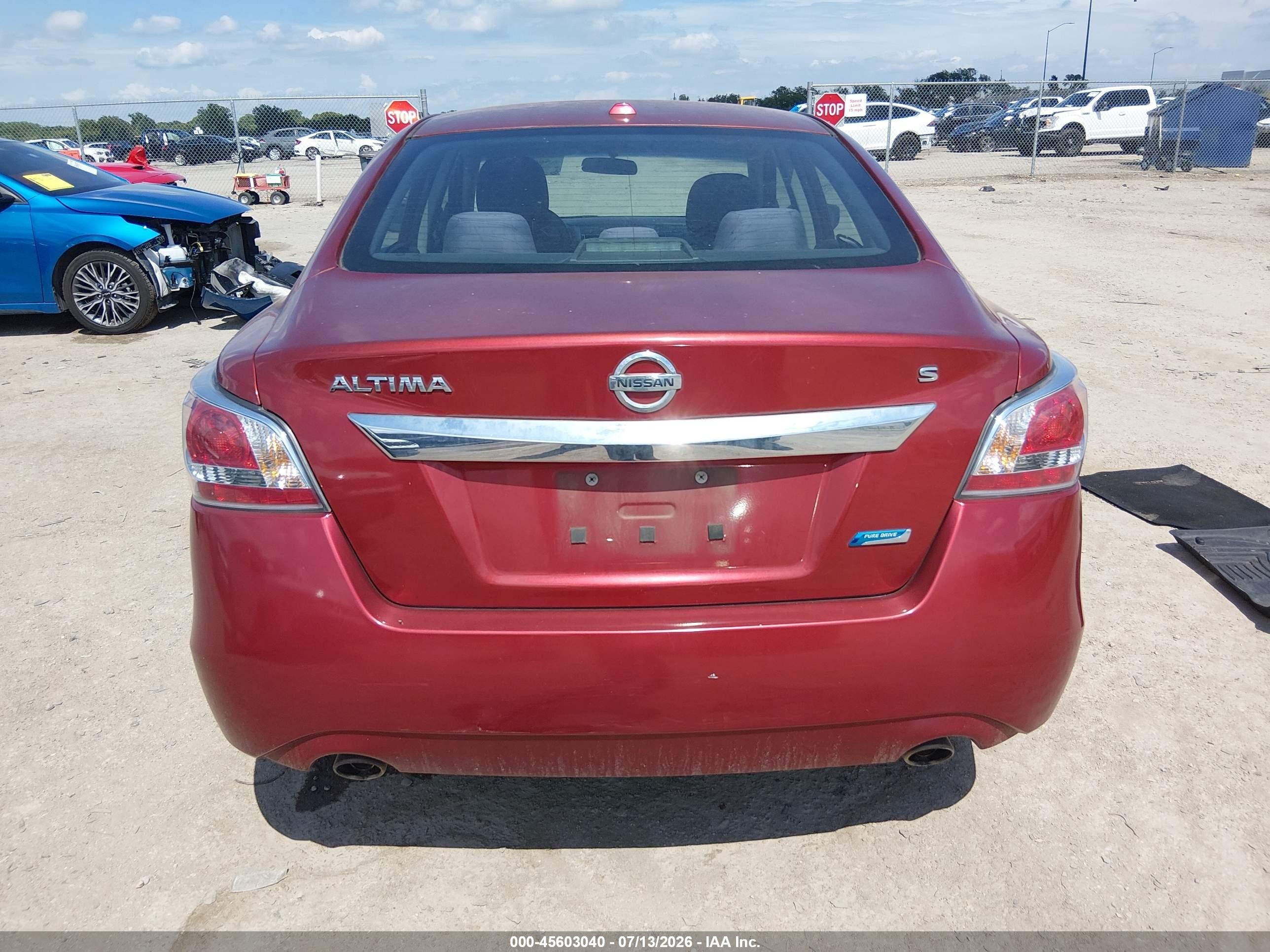 2014 Nissan Altima 2.5 S Red vin: 1N4AL3AP3EN333298