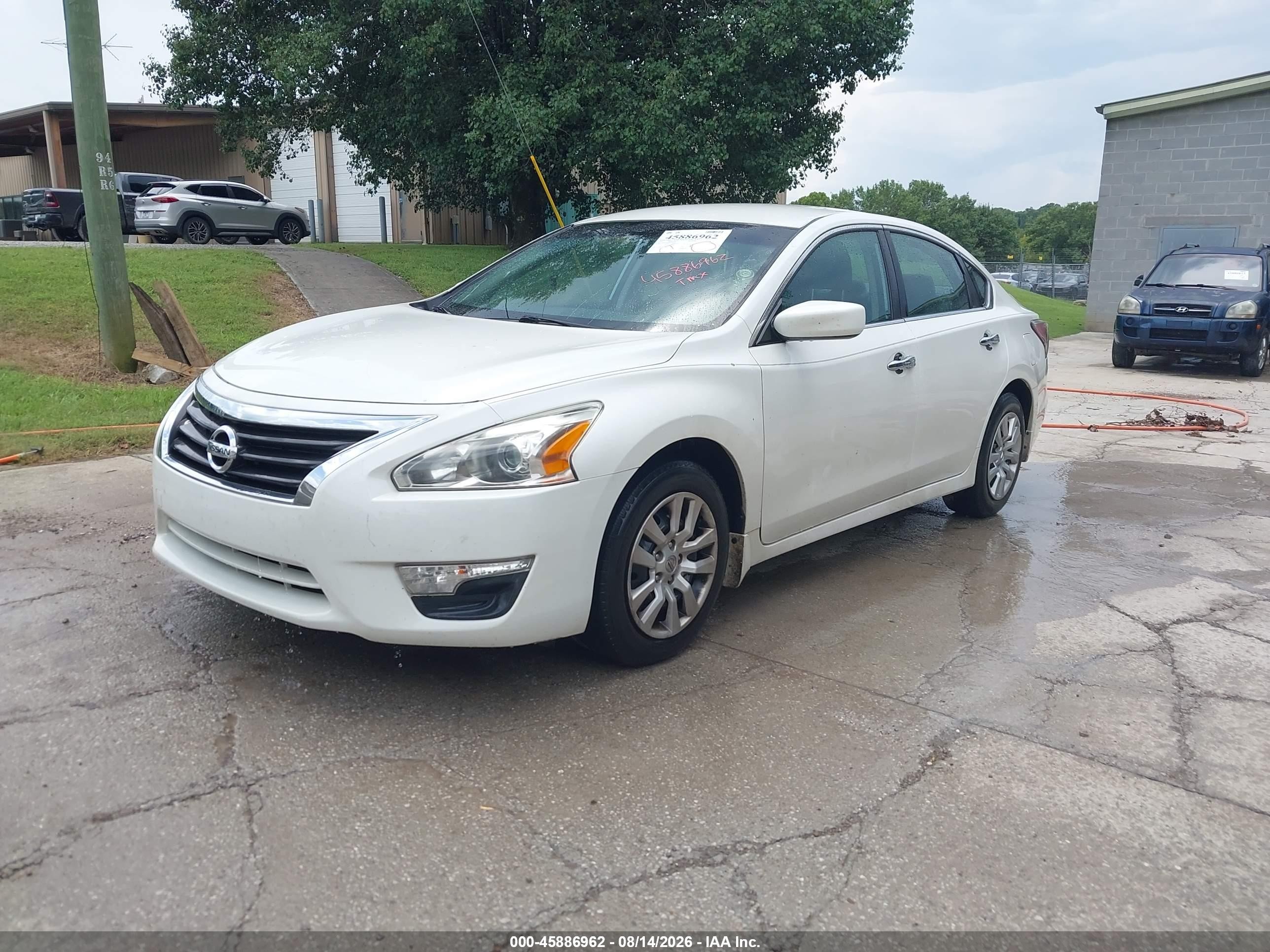 2014 Nissan Altima 2.5 S White vin: 1N4AL3AP3EN369475