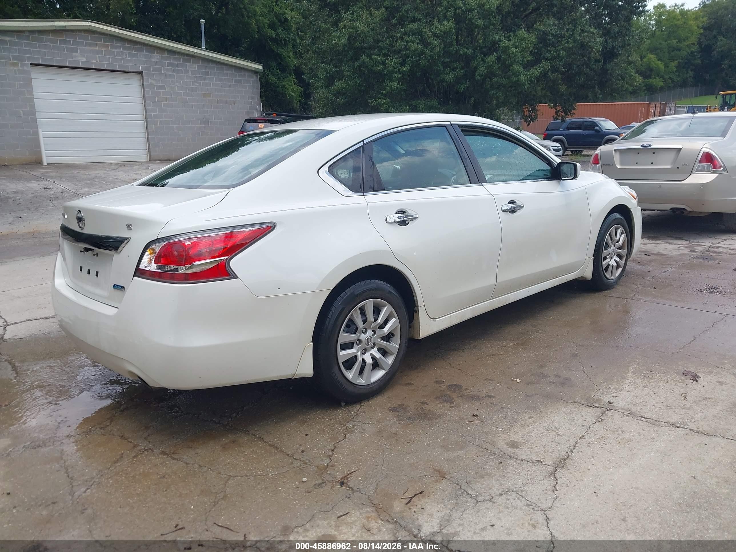2014 Nissan Altima 2.5 S White vin: 1N4AL3AP3EN369475