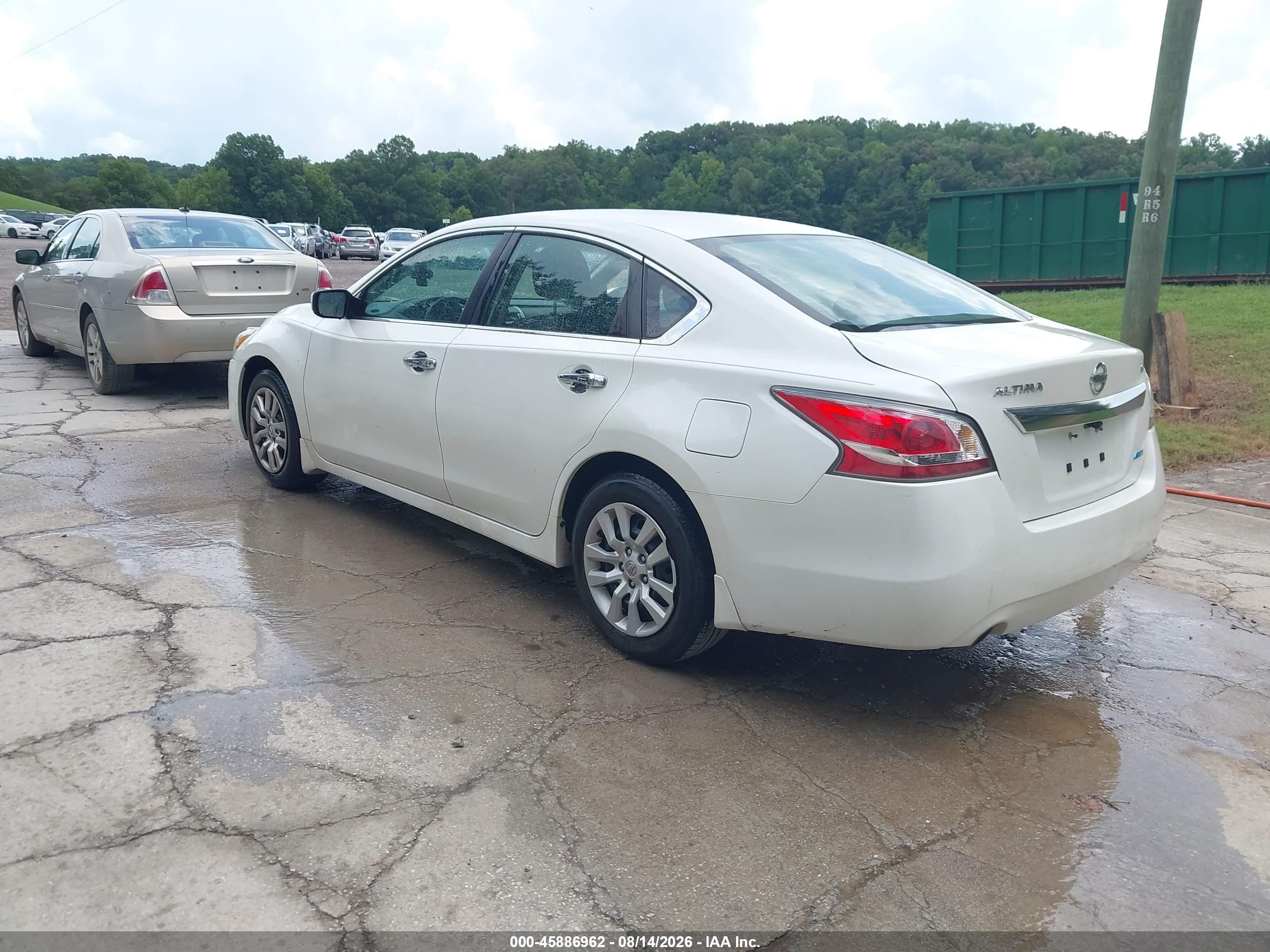2014 Nissan Altima 2.5 S White vin: 1N4AL3AP3EN369475