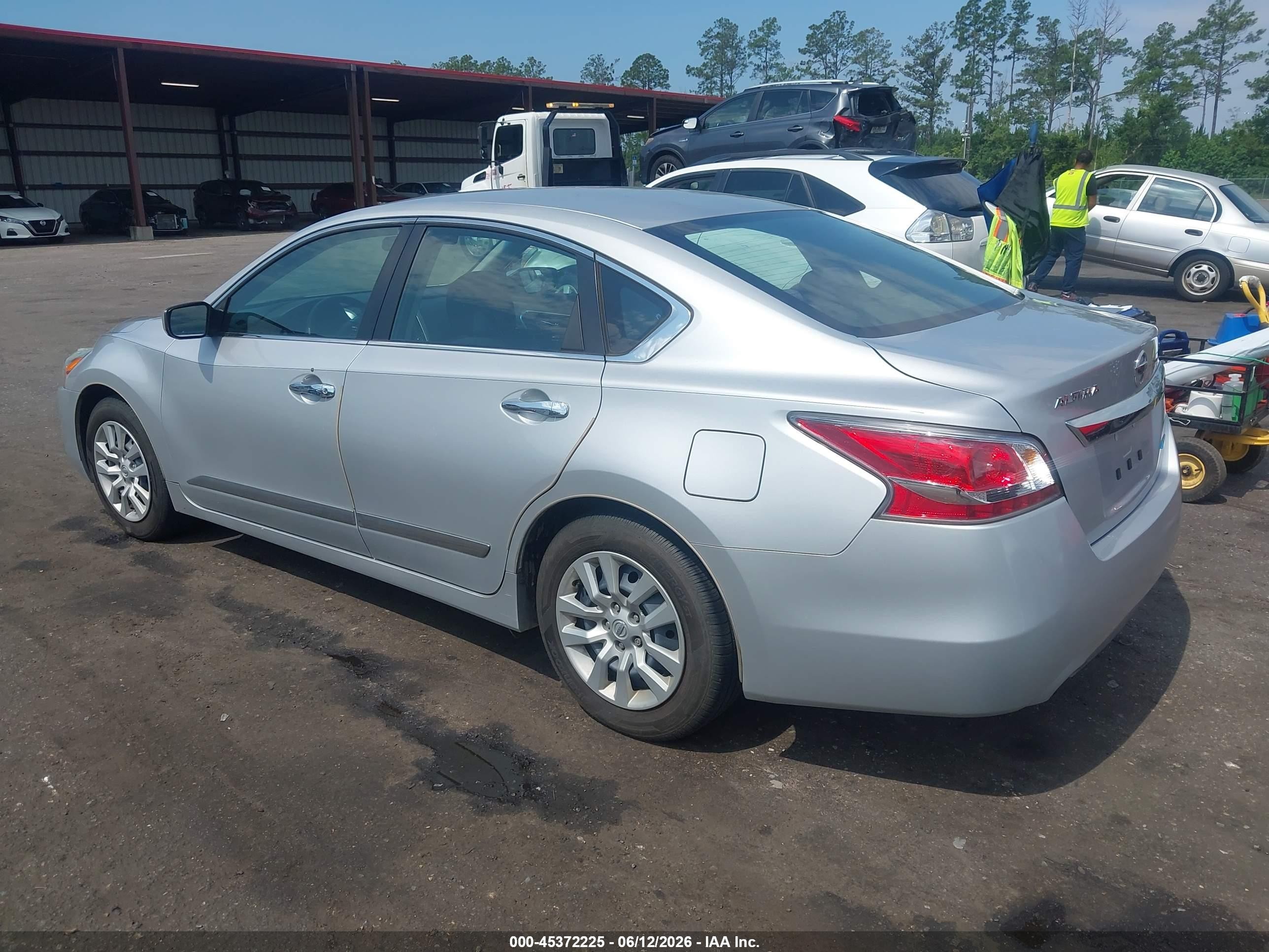 2014 Nissan Altima 2.5 S Silver vin: 1N4AL3AP3EN389029