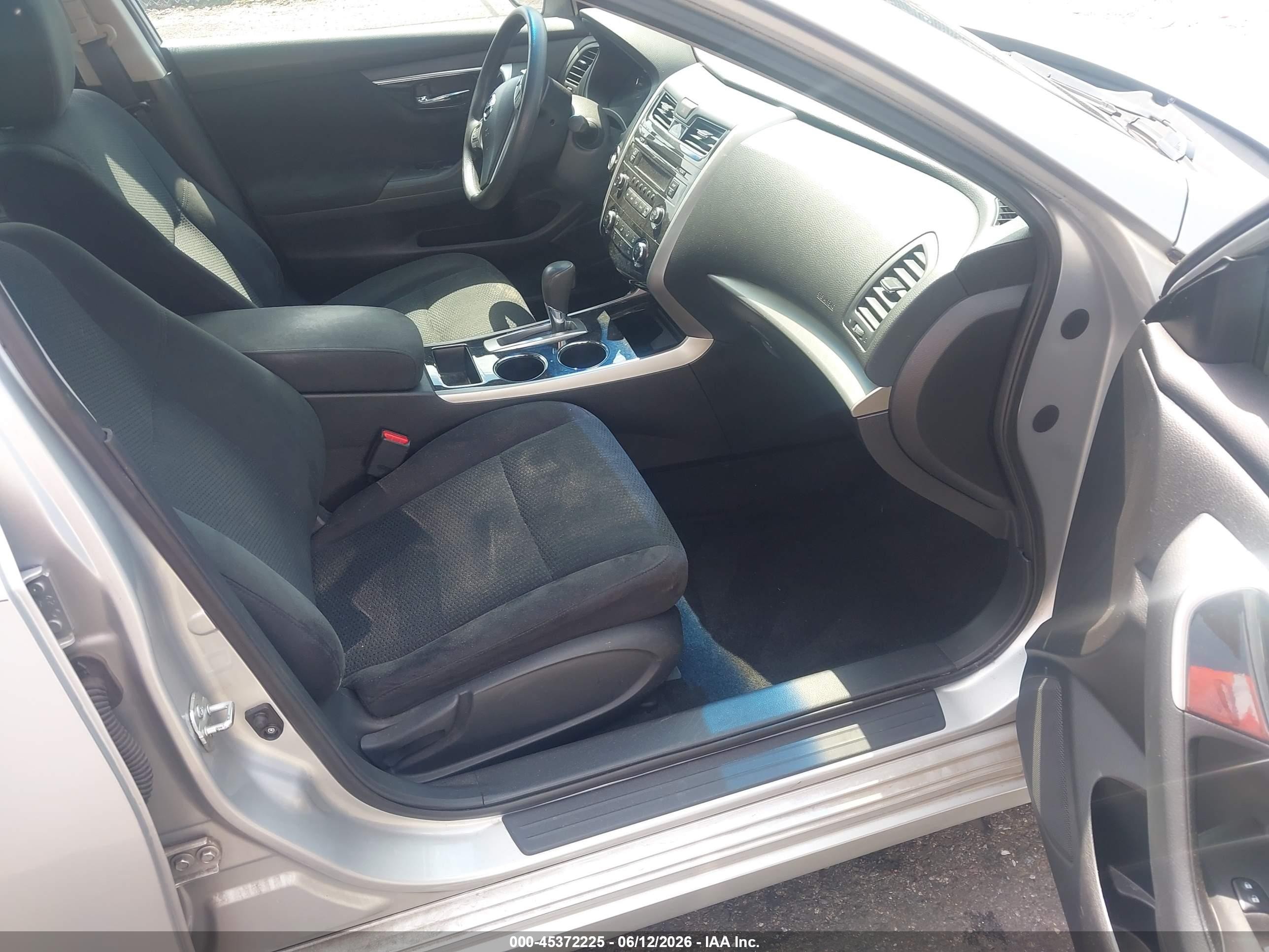 2014 Nissan Altima 2.5 S Silver vin: 1N4AL3AP3EN389029